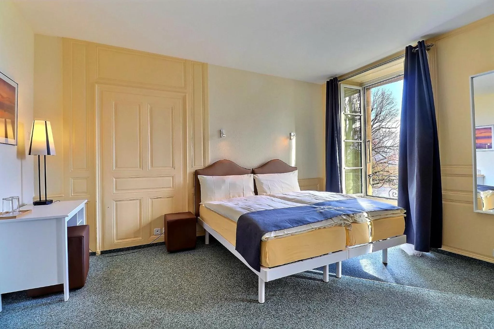 Bedroom, Bed in Hôtel Restaurant Bellevue