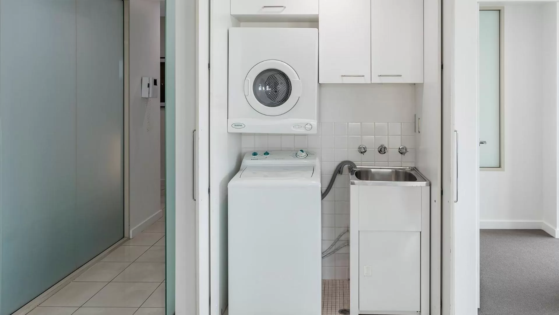 dishwasher in Oaks Adelaide Embassy Suites