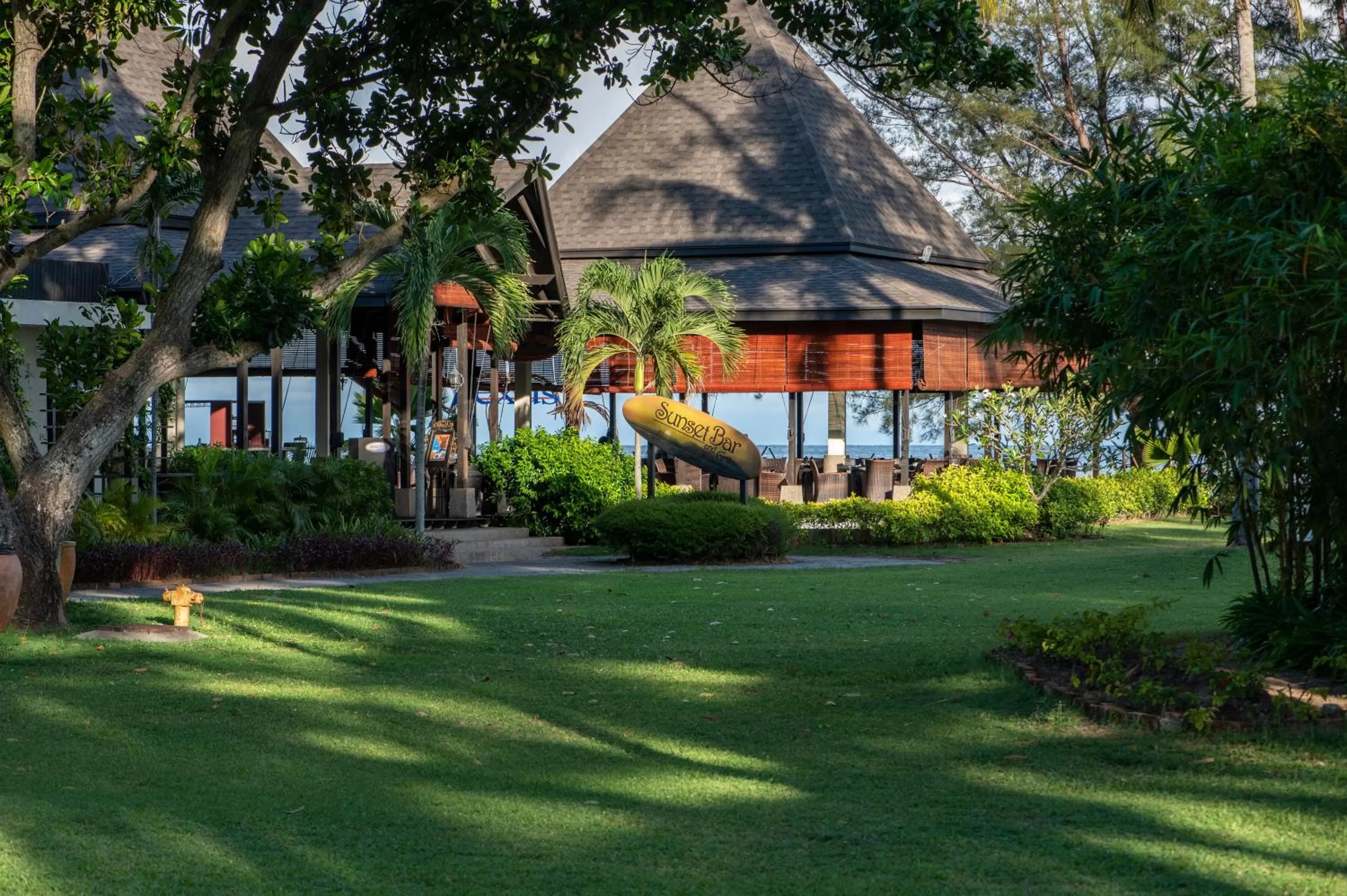 Restaurant/places to eat in Nexus Resort & Spa Karambunai