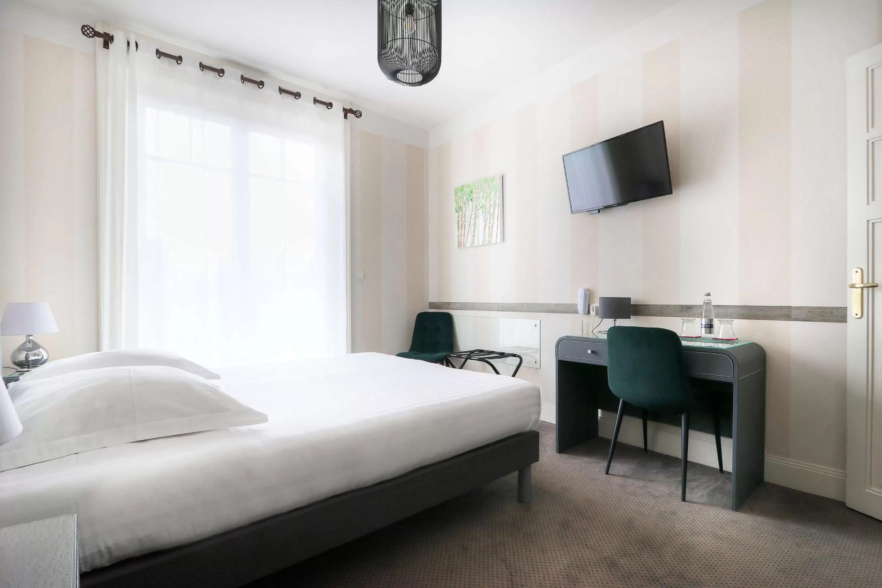 Bedroom, Bed in Best Western Hôtel Brittany La Baule Centre & Plages