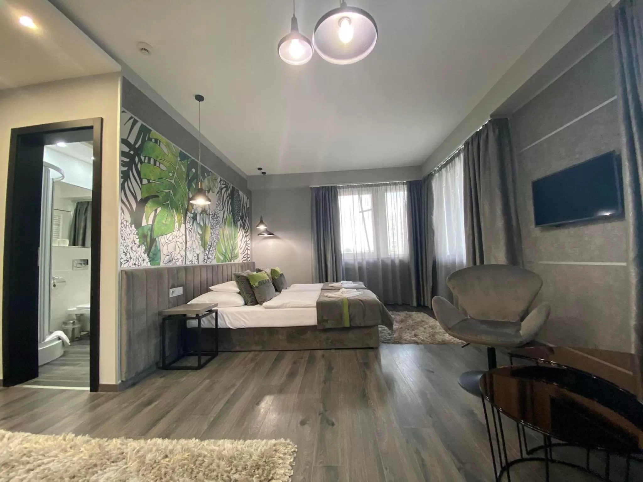 Seating area, Bed in Hotel Central