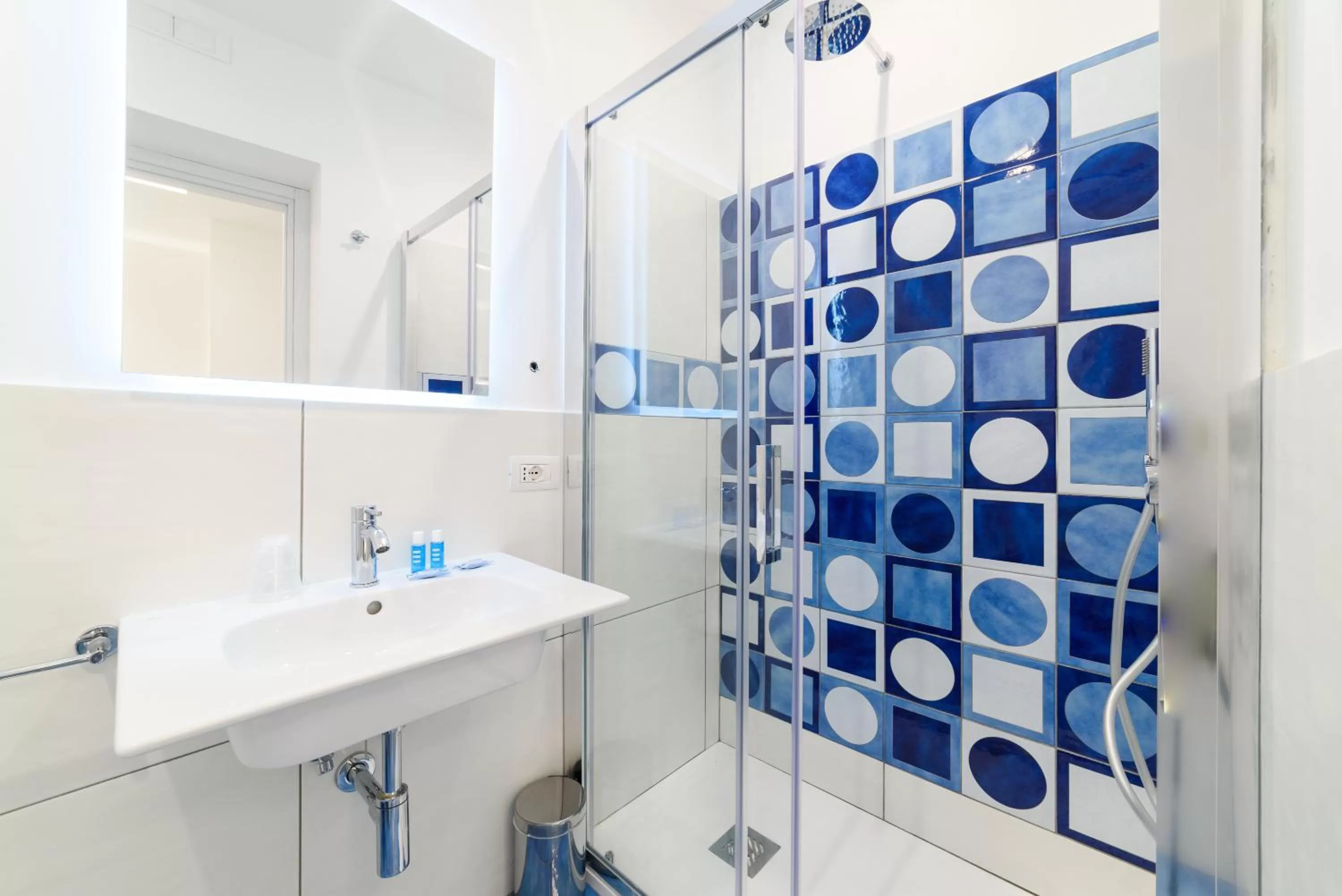 Shower in La Dimora del Maestro