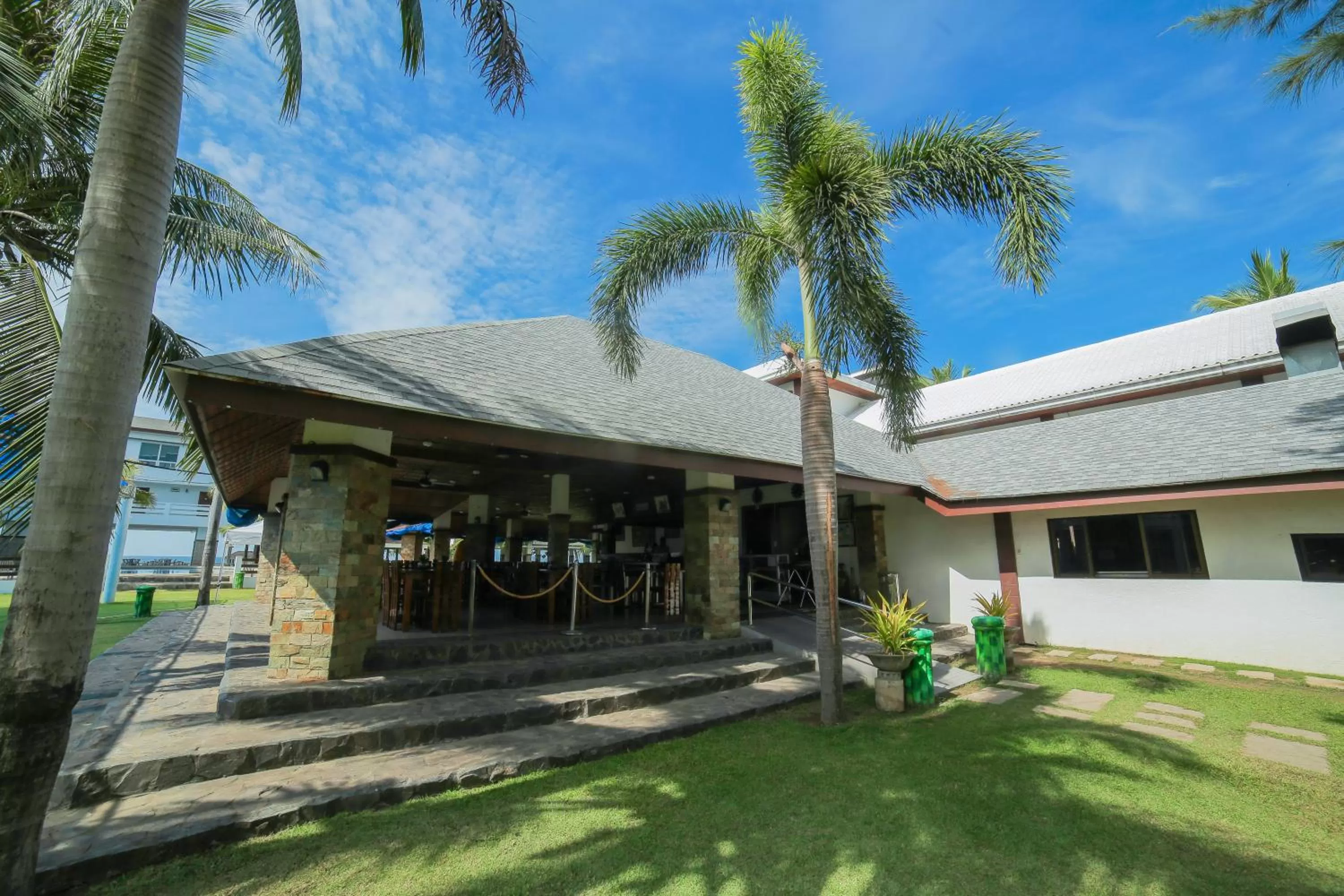 Restaurant/places to eat in Bataan White Corals Beach Resort
