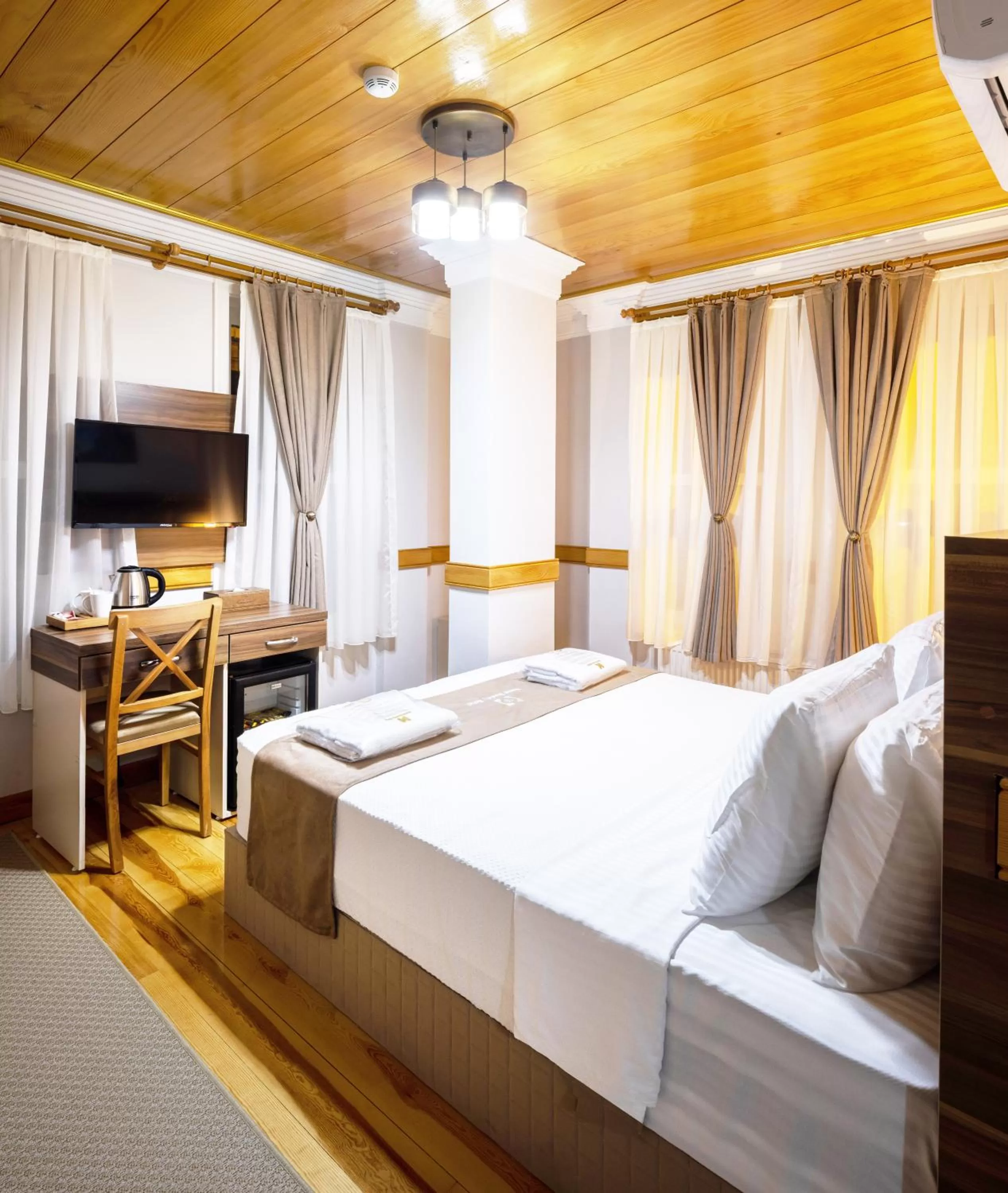 Property building, Bed in HOME QUALITY HOTEL