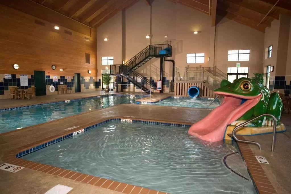 Swimming pool in Timberlake Lodge