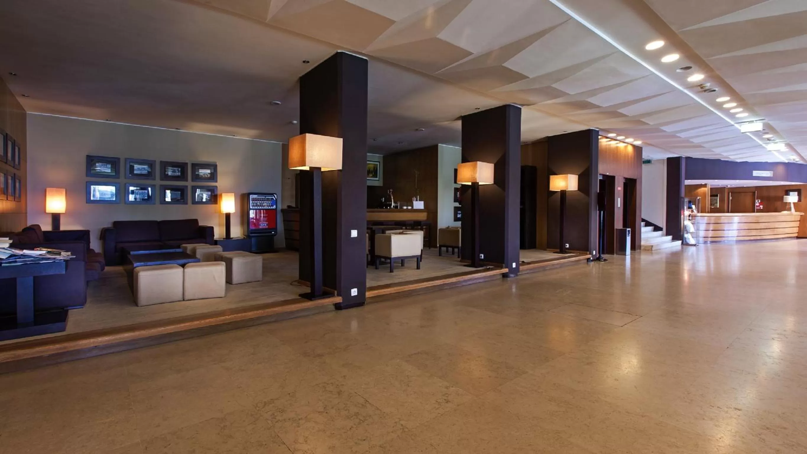 Lobby or reception in Carcavelos Beach Hotel