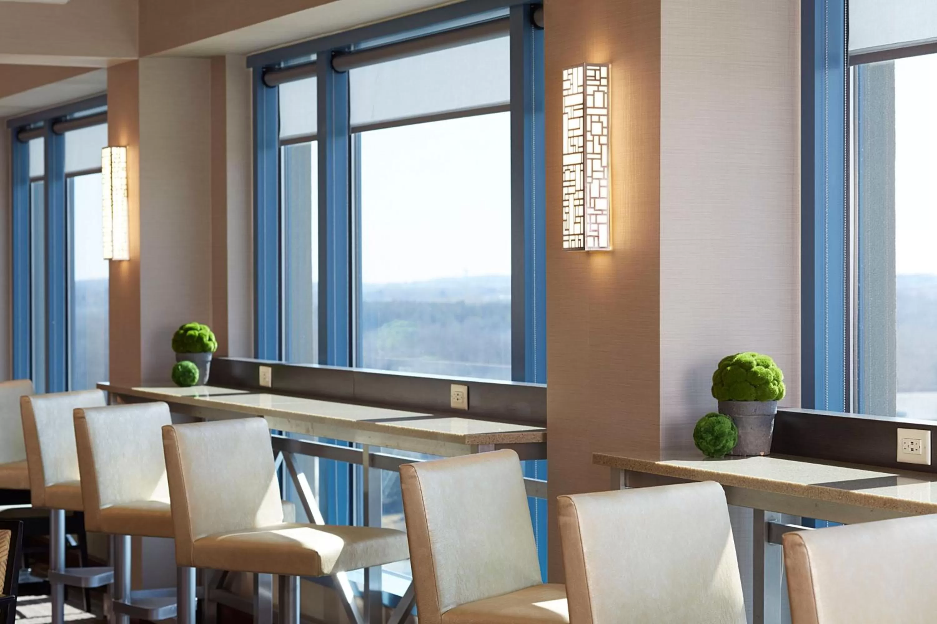 Lounge or bar in Milwaukee Marriott West