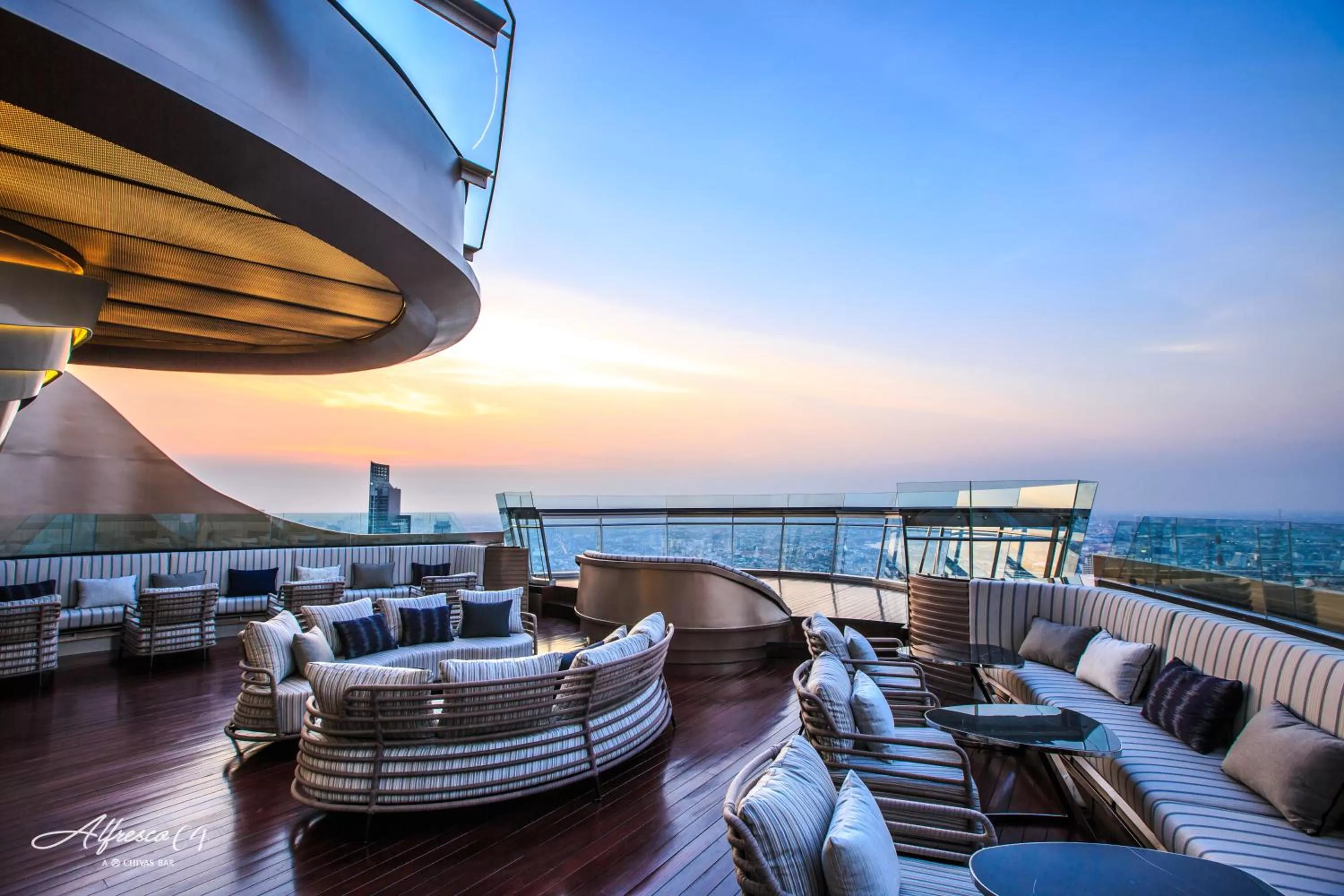 Restaurant/places to eat in lebua at State Tower