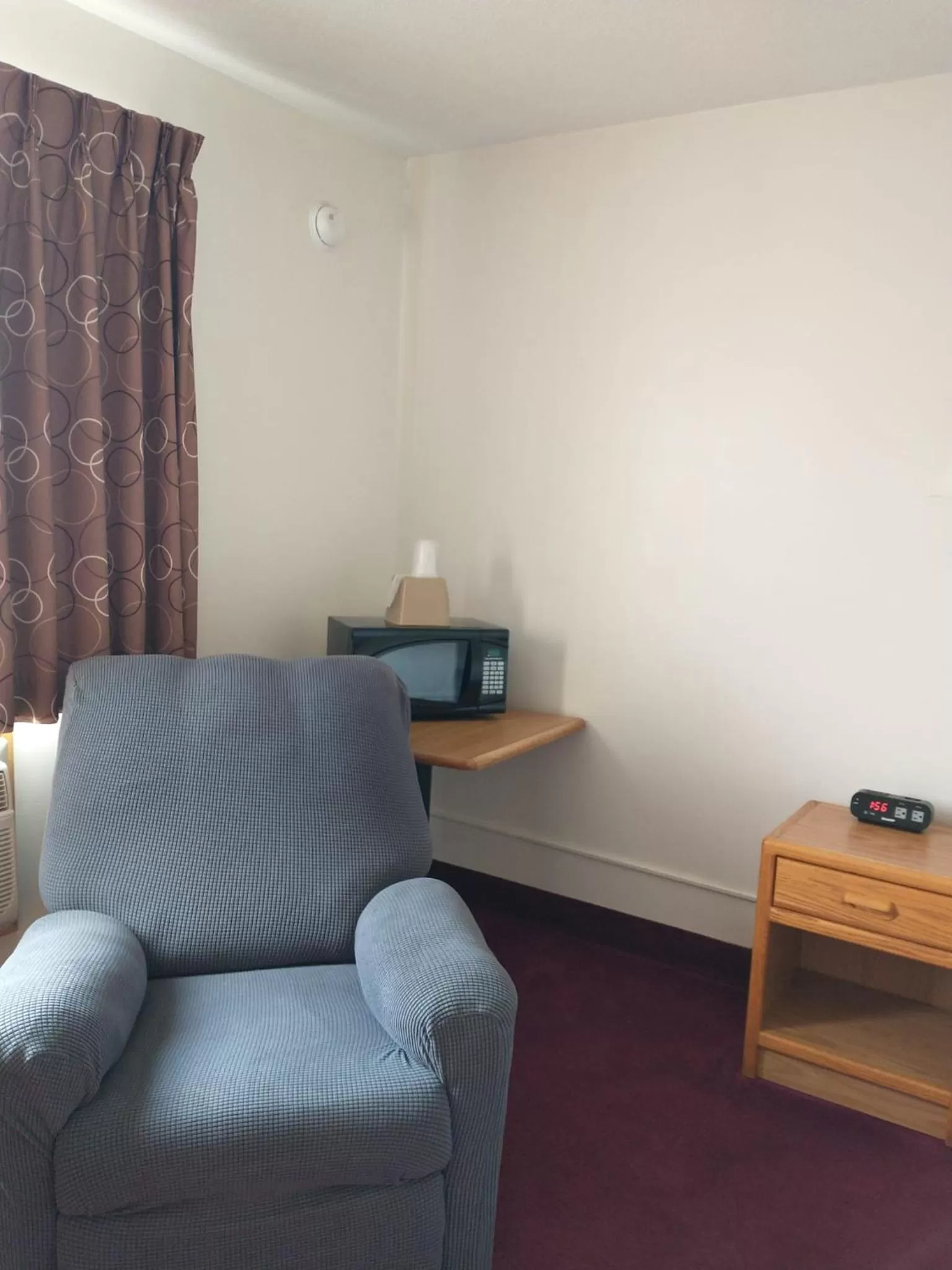 hair dresser in Americas Best Value Inn Sauk Centre