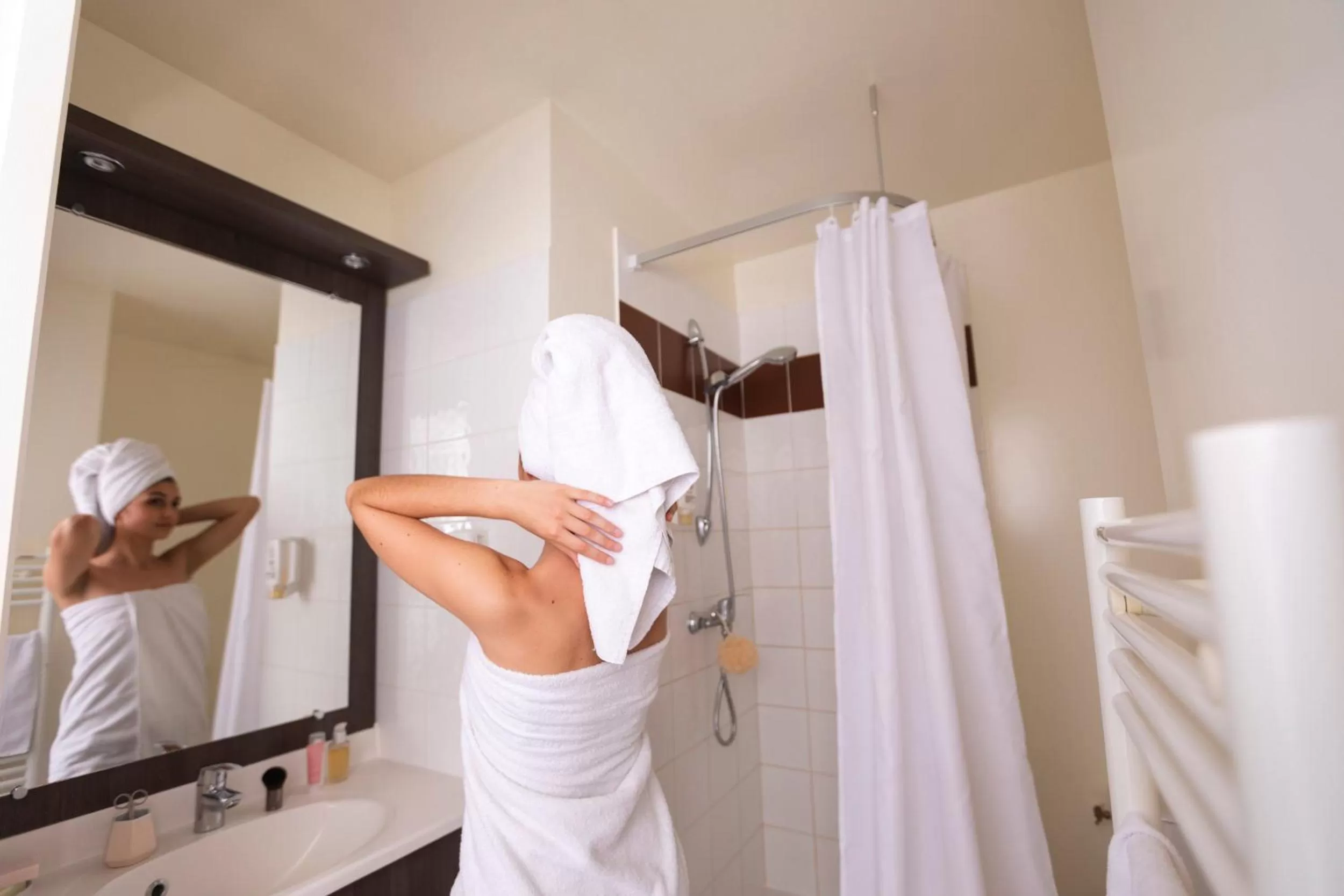 Bathroom in Aparthotel Adagio Access Orléans