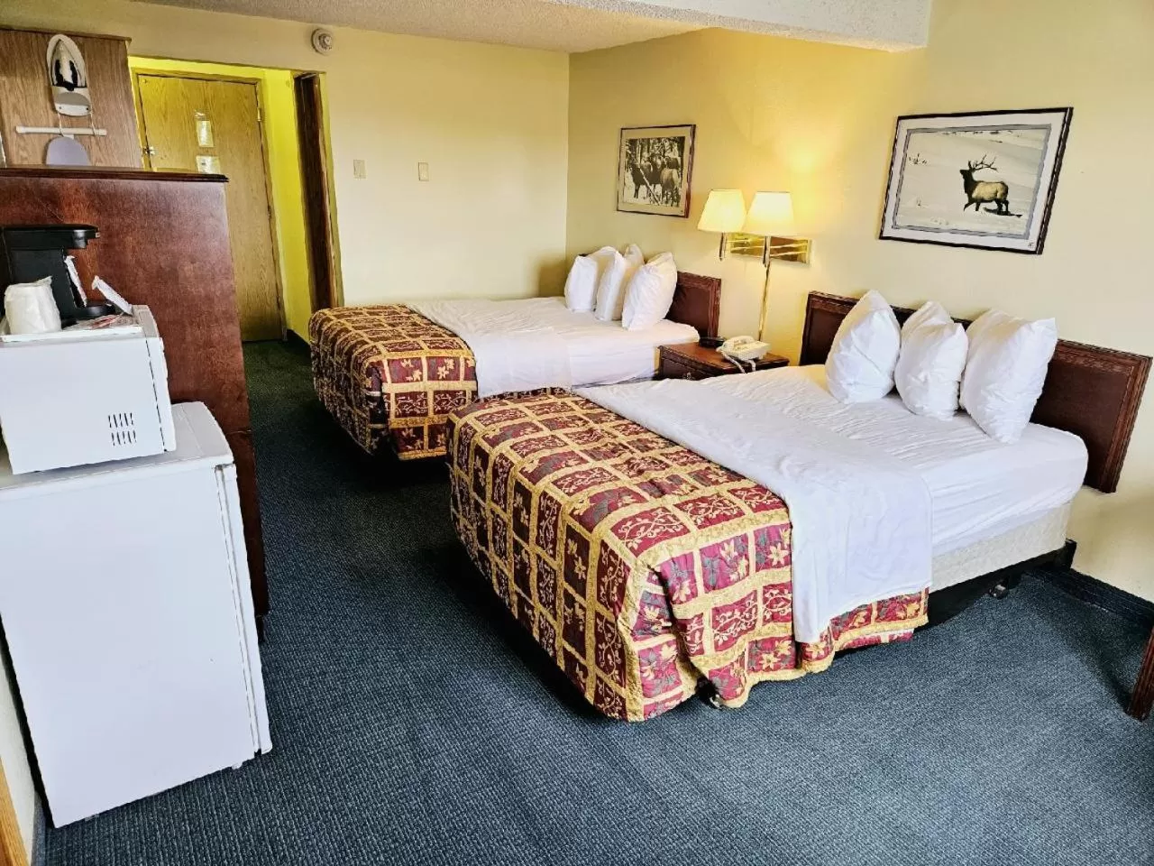 Double Room in Affordable Inns Evanston