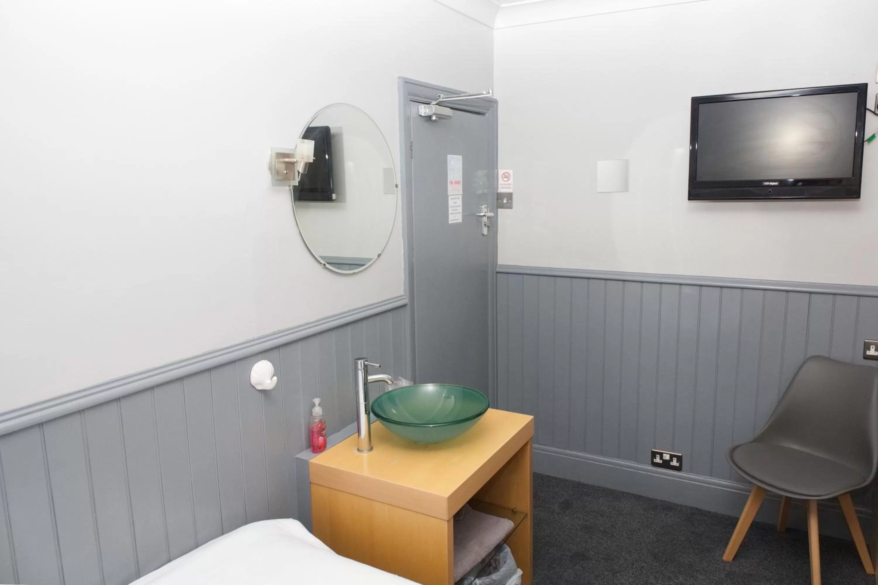 Bathroom in Mallowview Bed and Breakfast