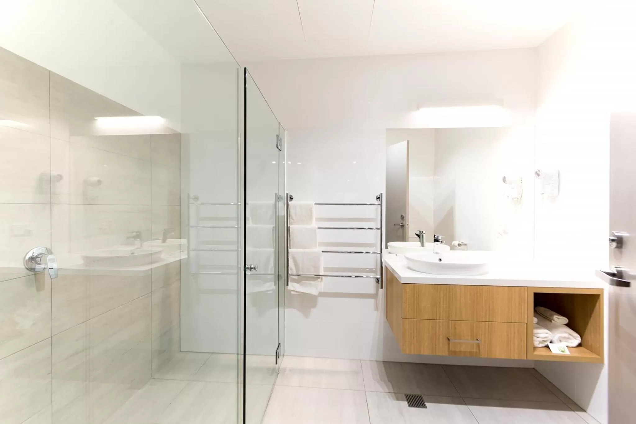 Bathroom in Customs House Hotel