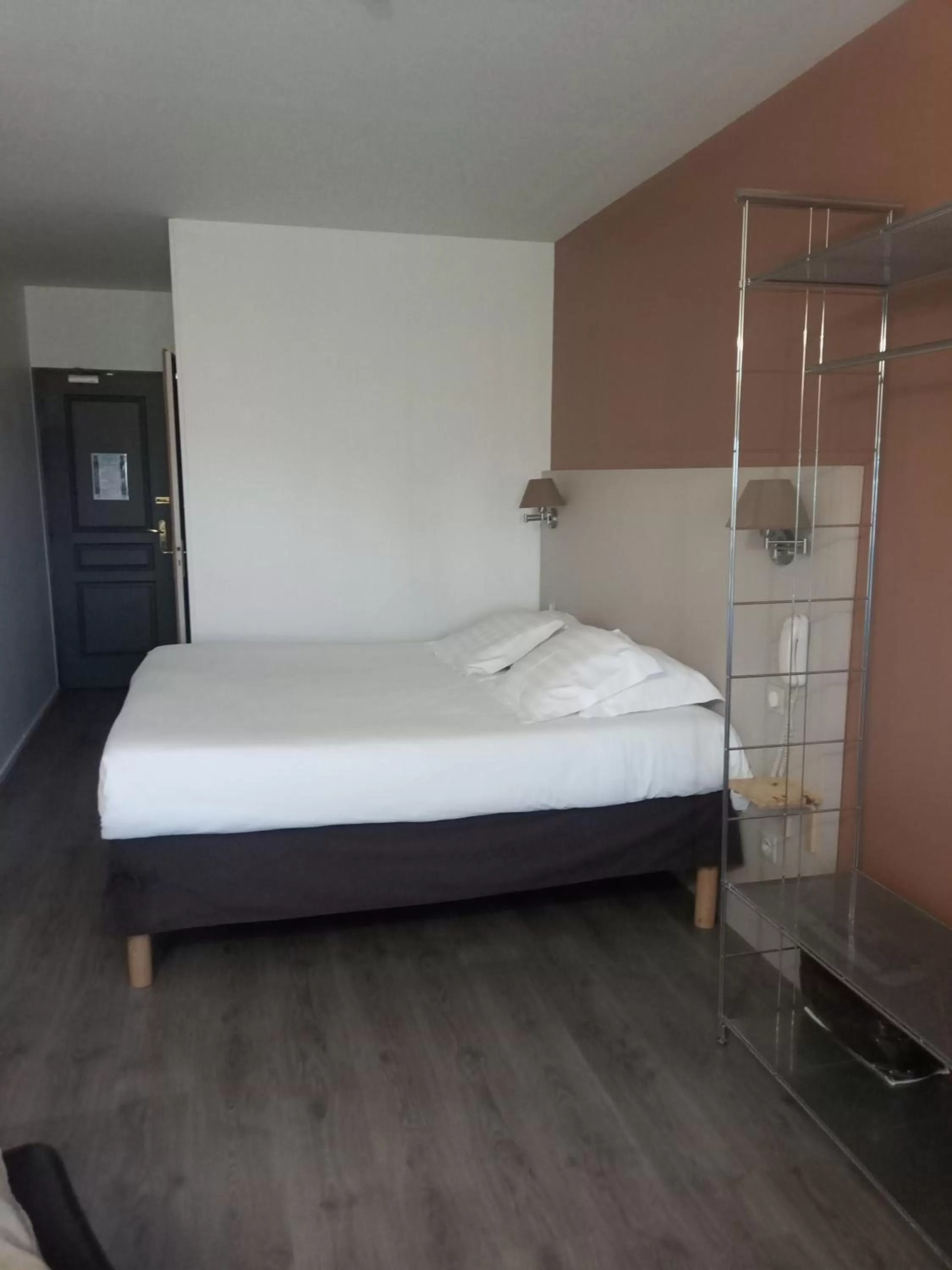 Photo of the whole room in Logis Hôtel La Bastide des Oliviers