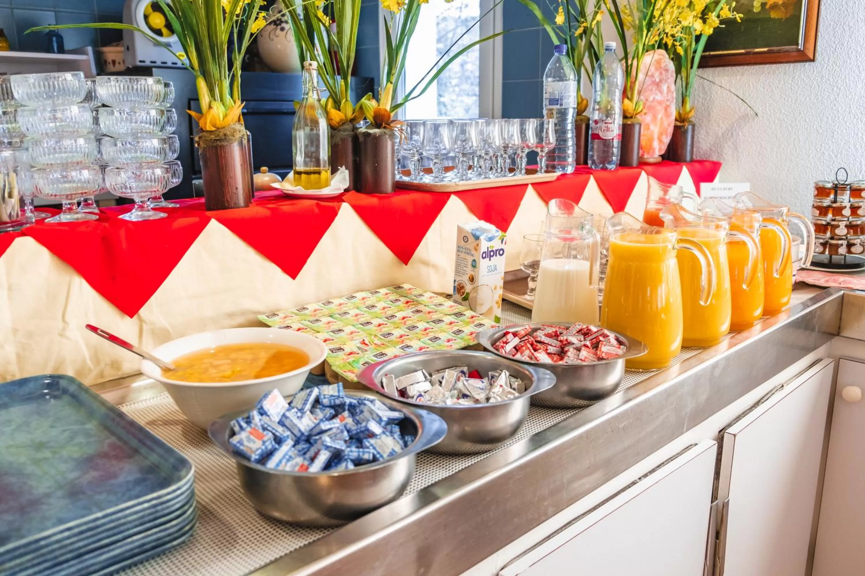 Buffet breakfast in Hotel Strasbourg - Montagne Verte & Restaurant Louisiane