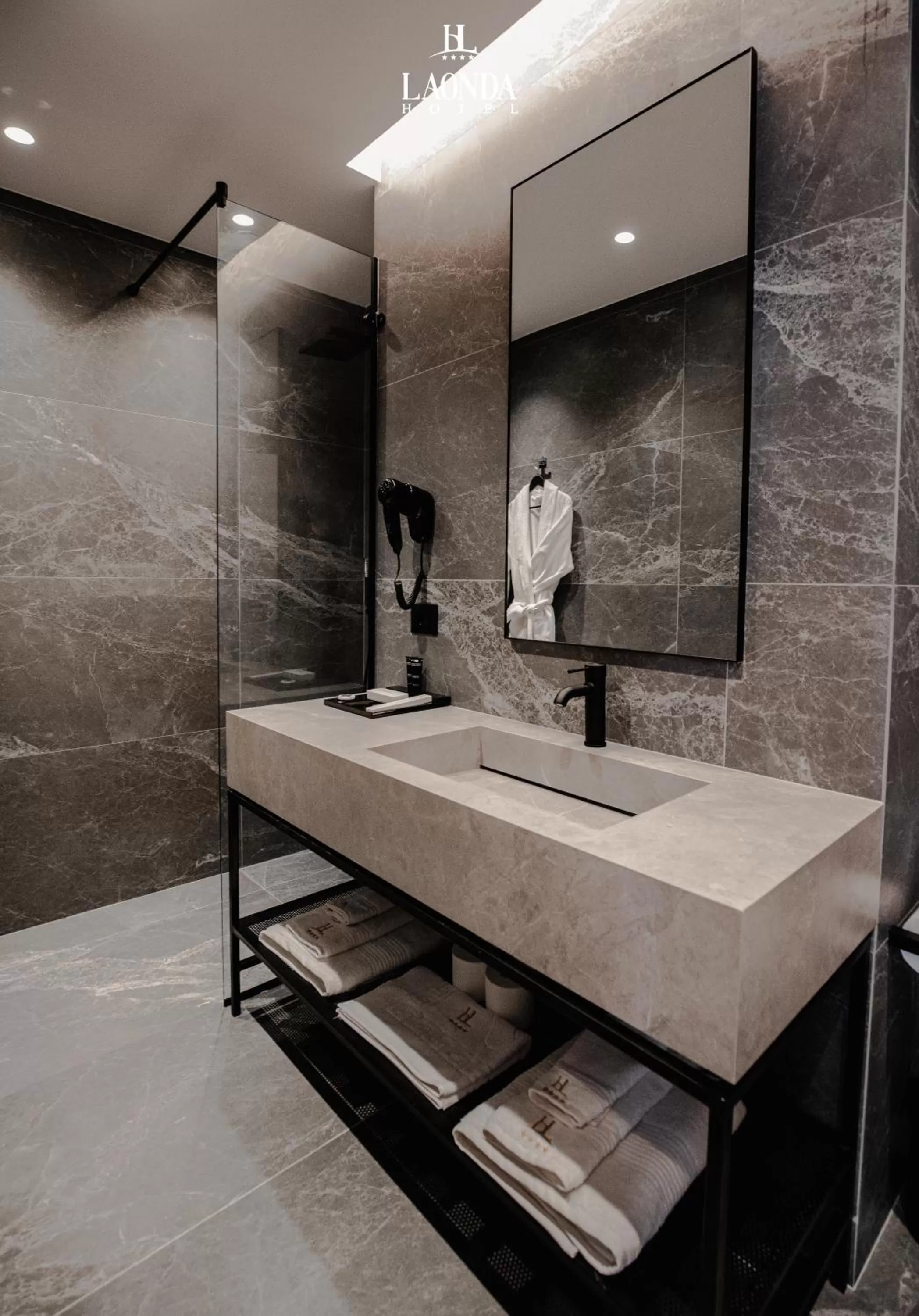 Bathroom in La Onda Hotel Durres