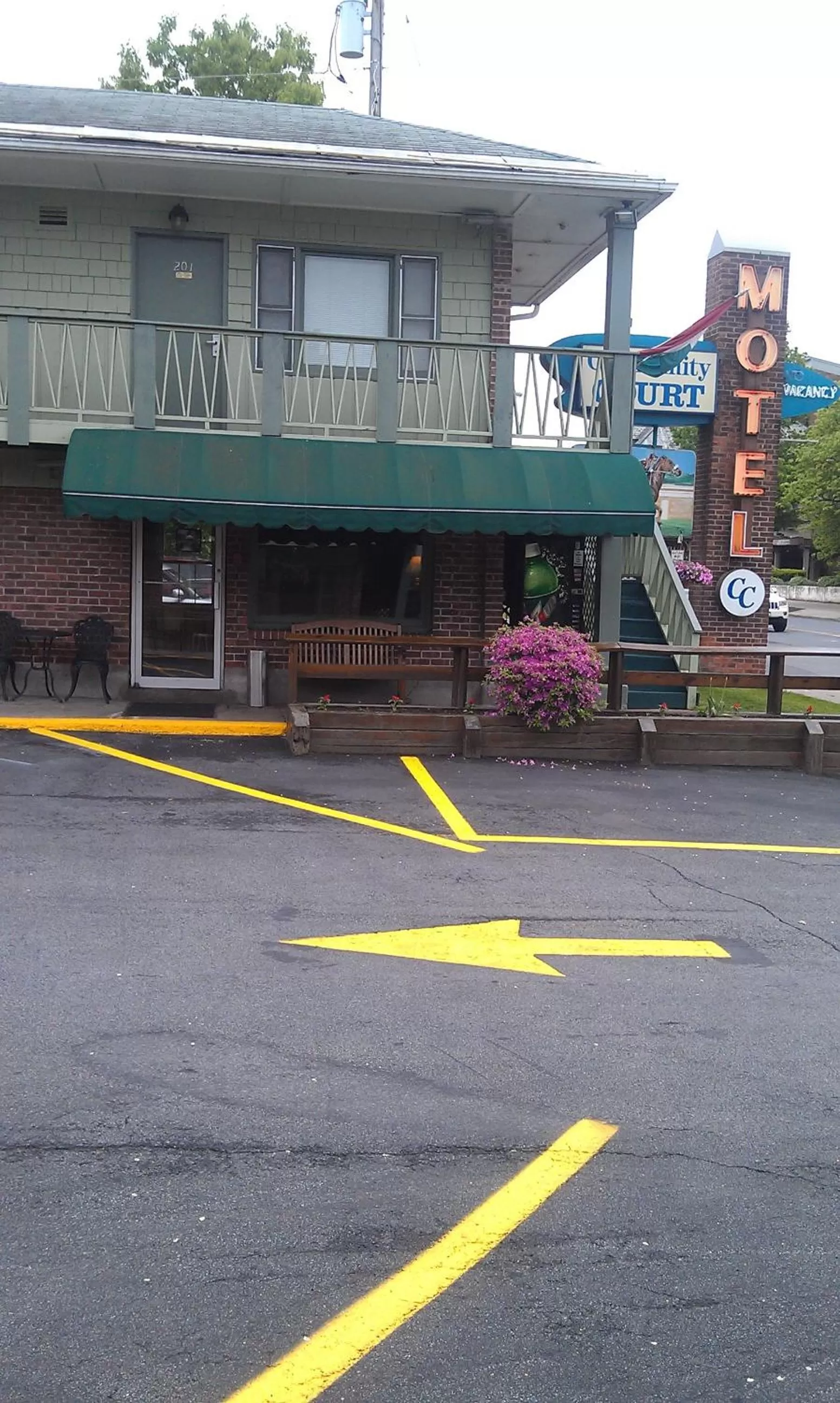 Facade/entrance in Community Court Motel