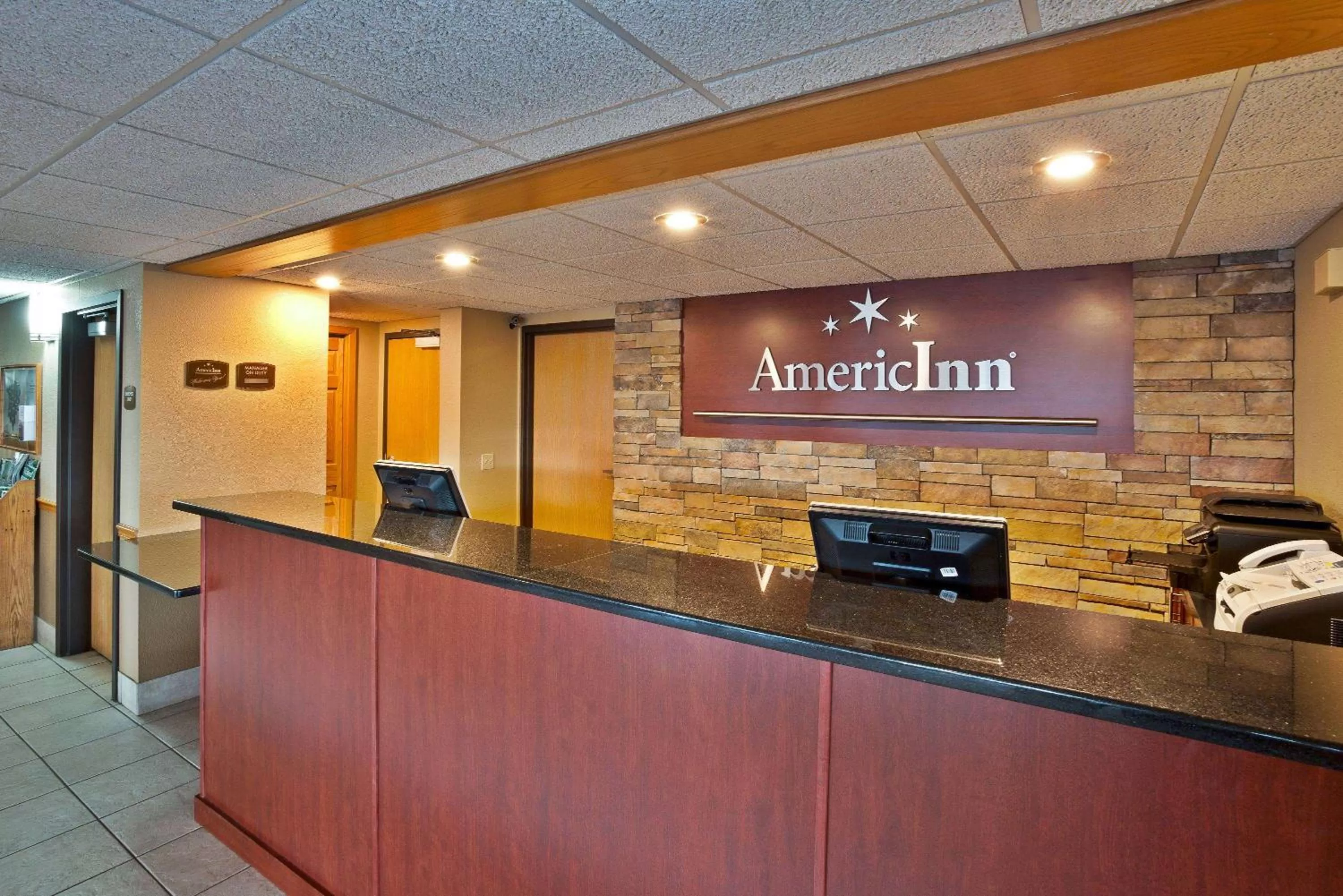 Lobby or reception in AmericInn by Wyndham Bay City