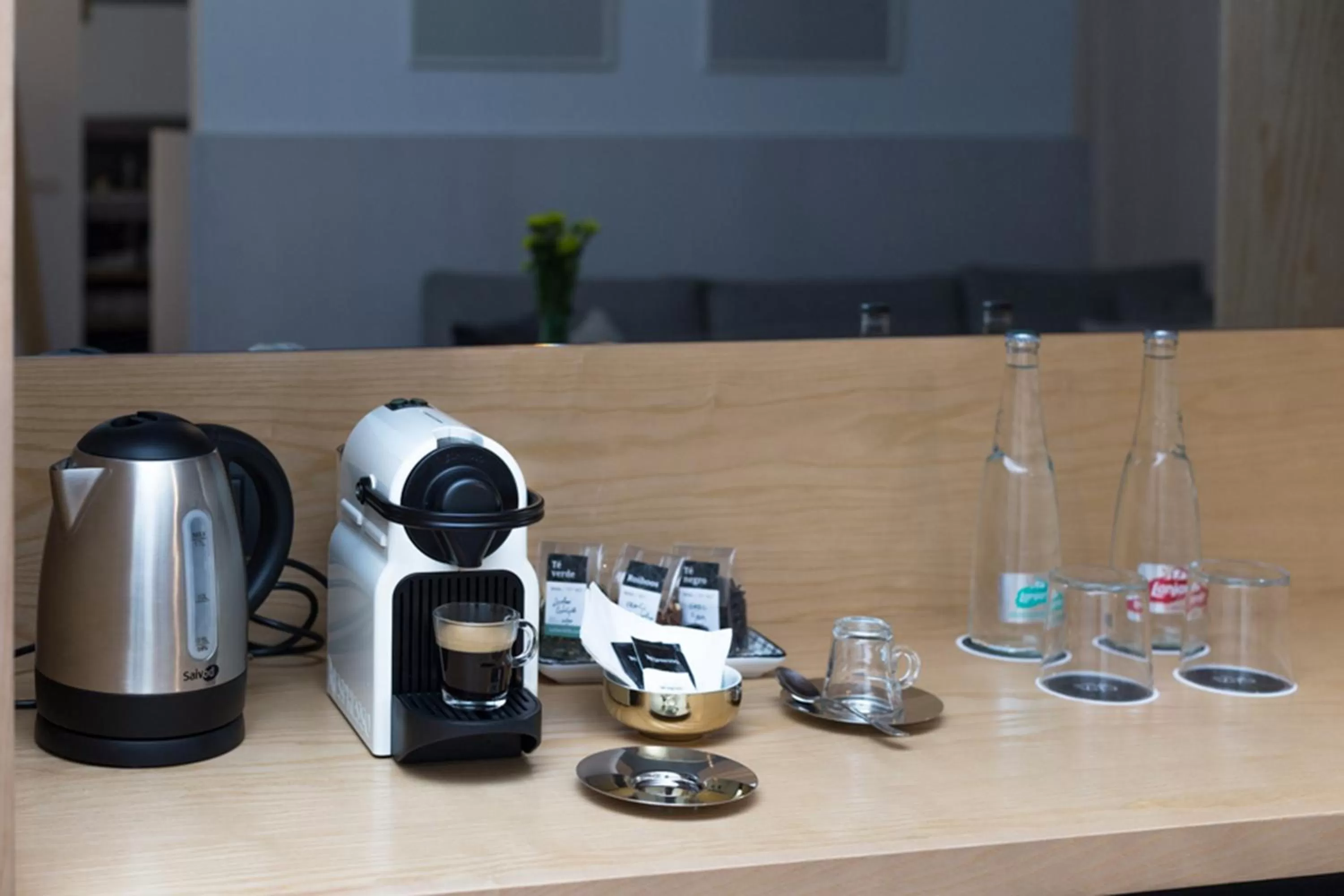 Coffee/tea facilities in Suites 1478