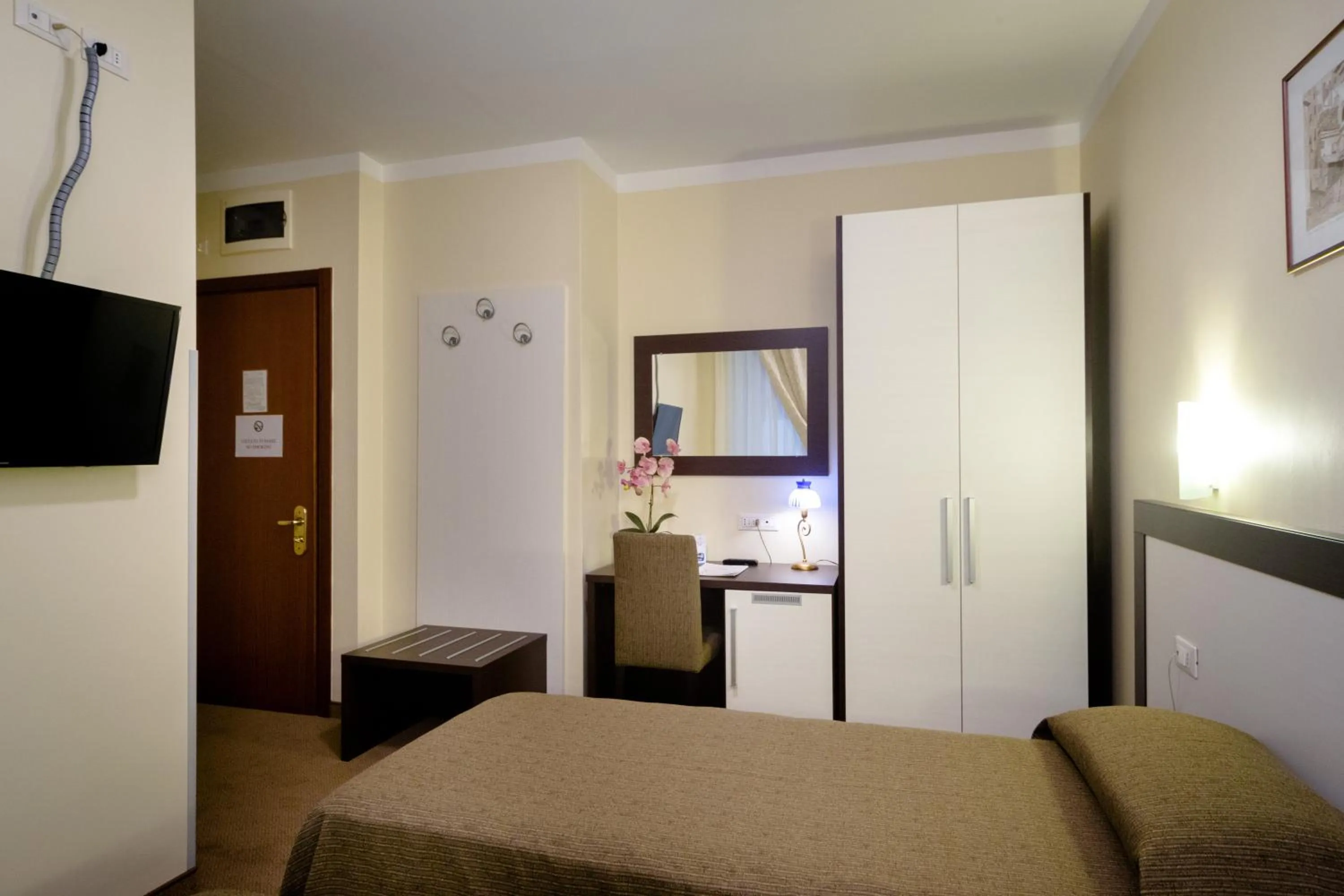 Photo of the whole room, Bed in Hotel Boccascena