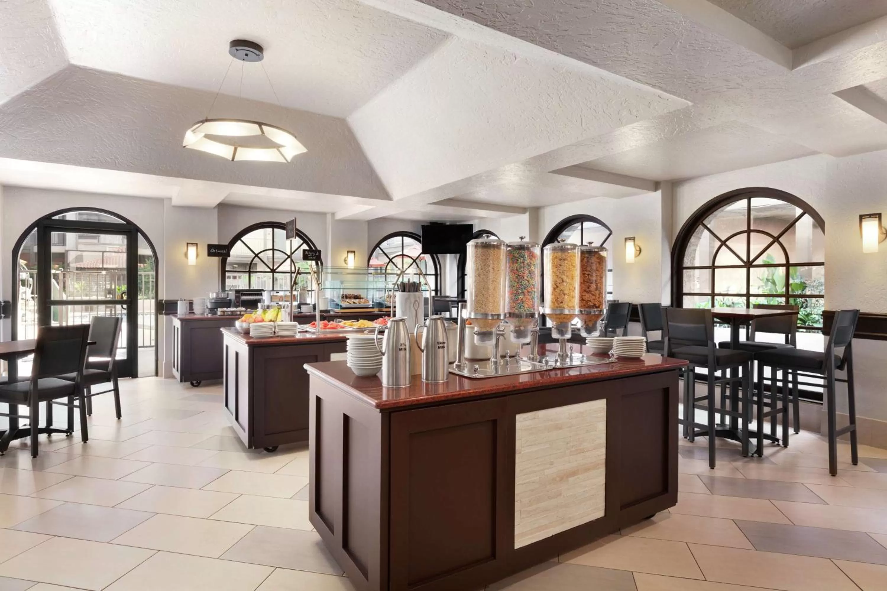 Restaurant/places to eat in Embassy Suites by Hilton Lompoc Central Coast