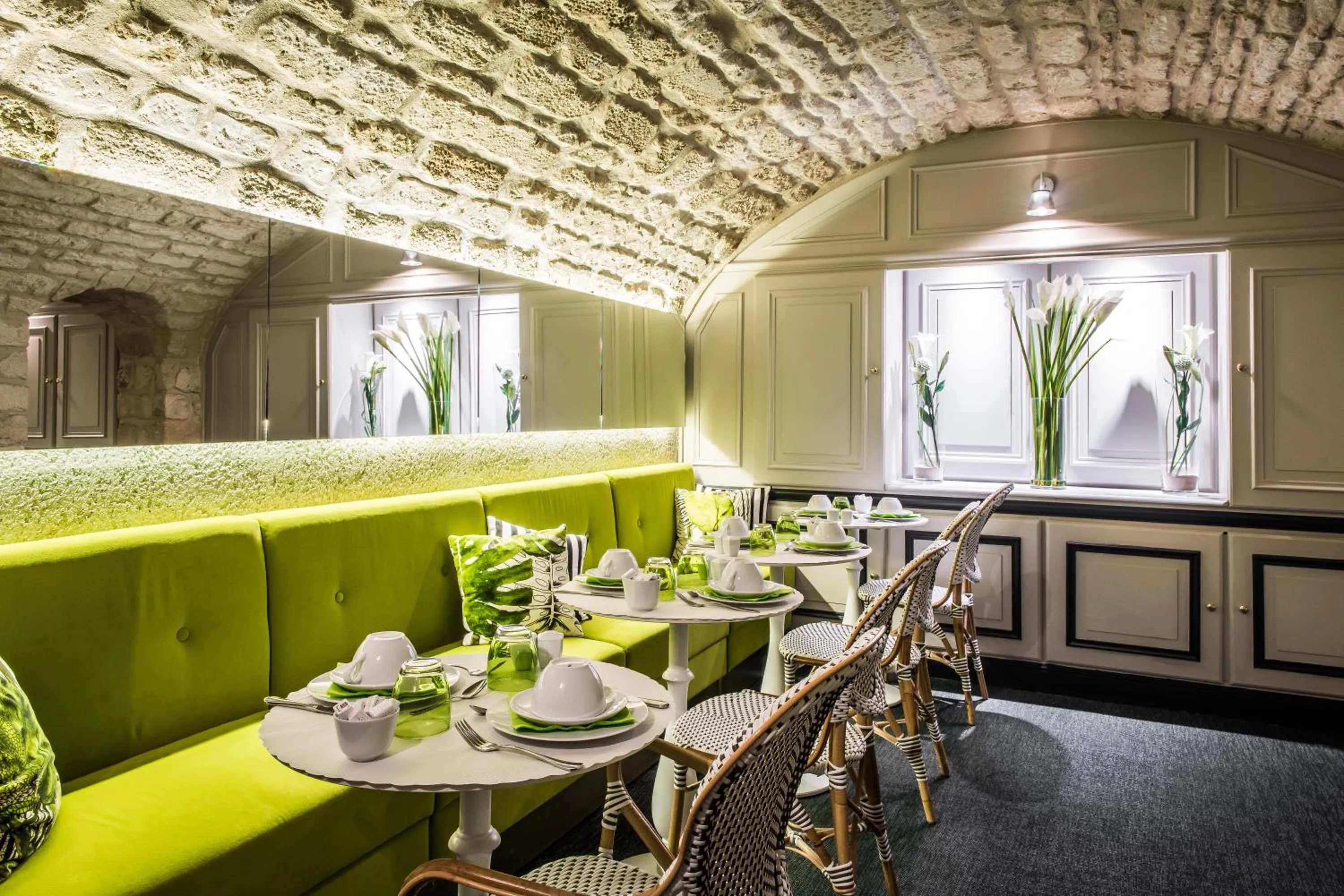 Buffet breakfast in Hôtel Jardin Le Bréa