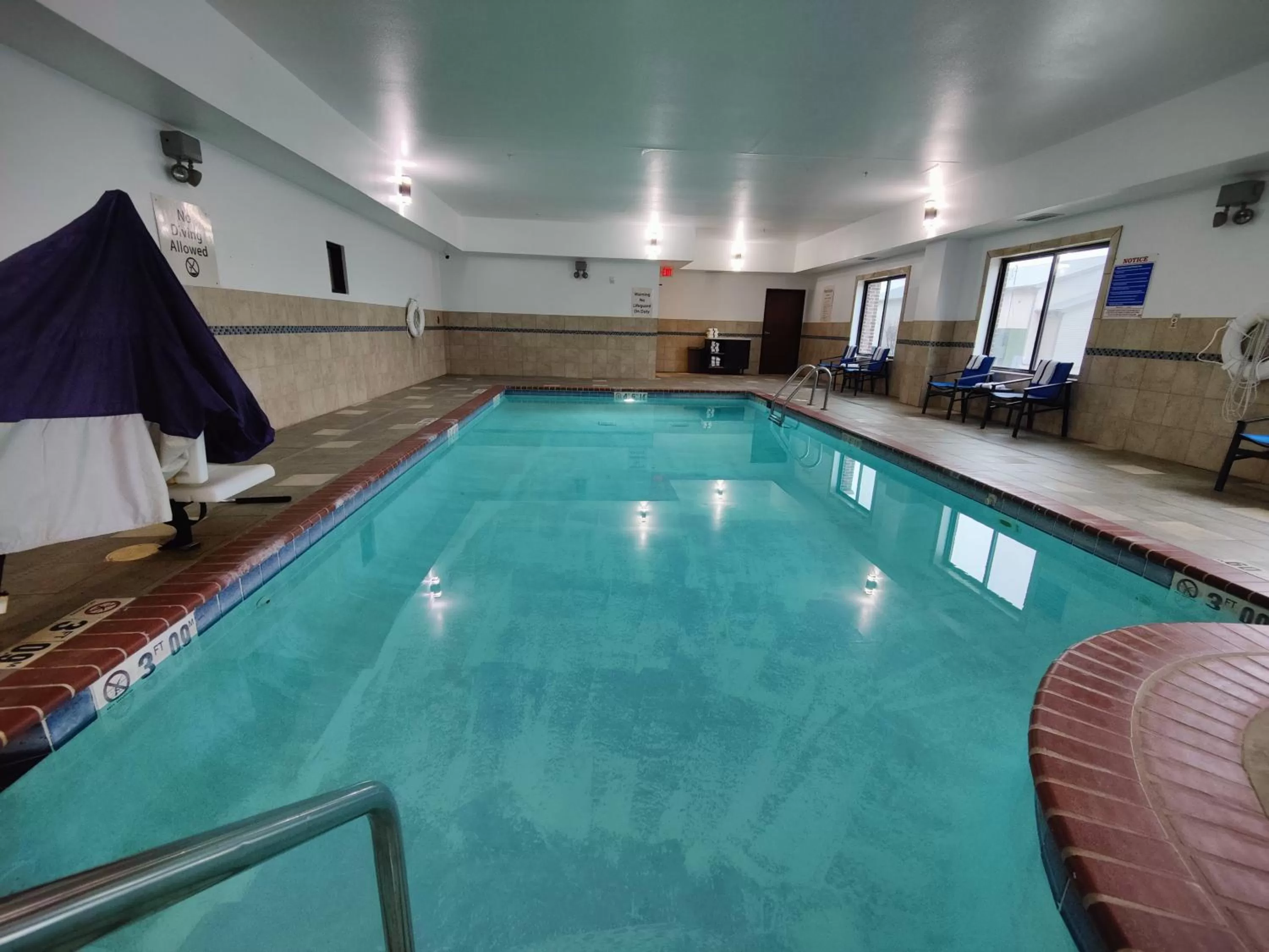 Swimming pool in Holiday Inn Express- Waterloo/Cedar Falls by IHG