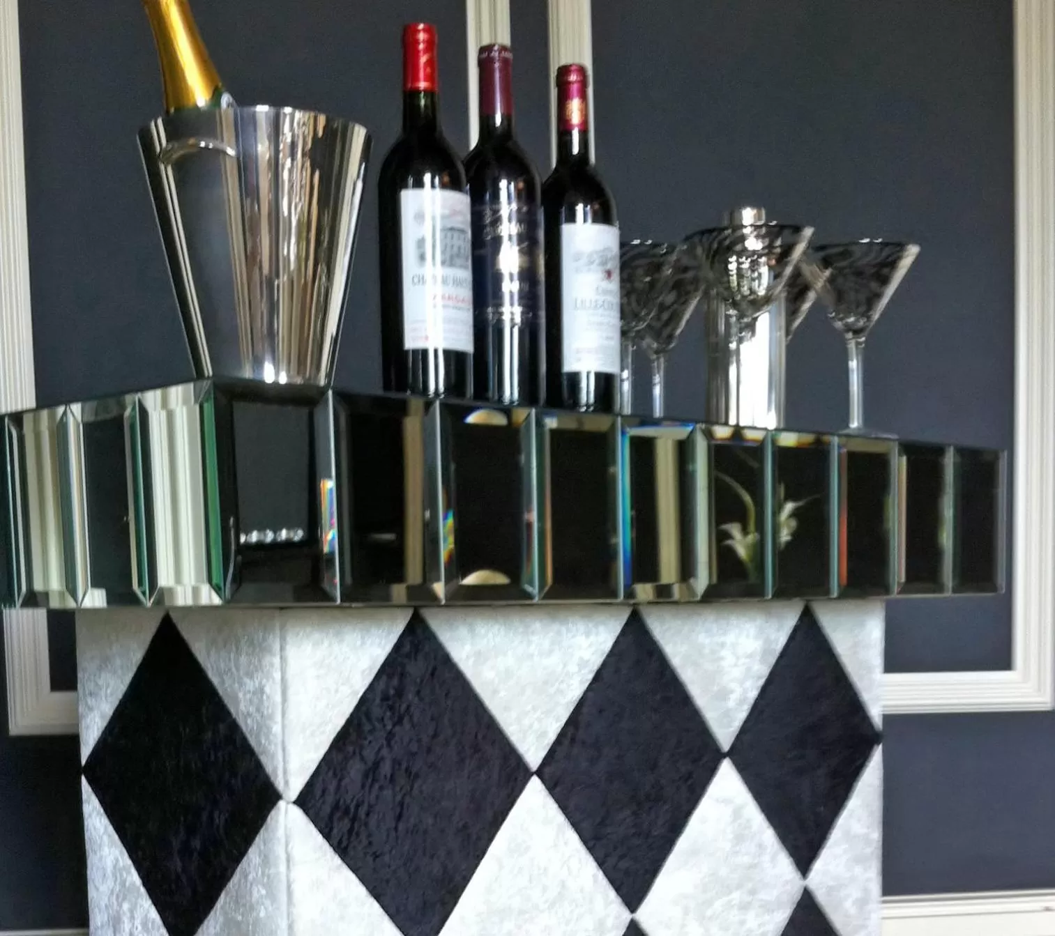 Decorative detail in Maison De Plumes