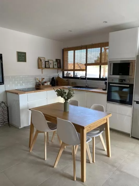 Coffee/tea facilities, Kitchen/Kitchenette in le pool house