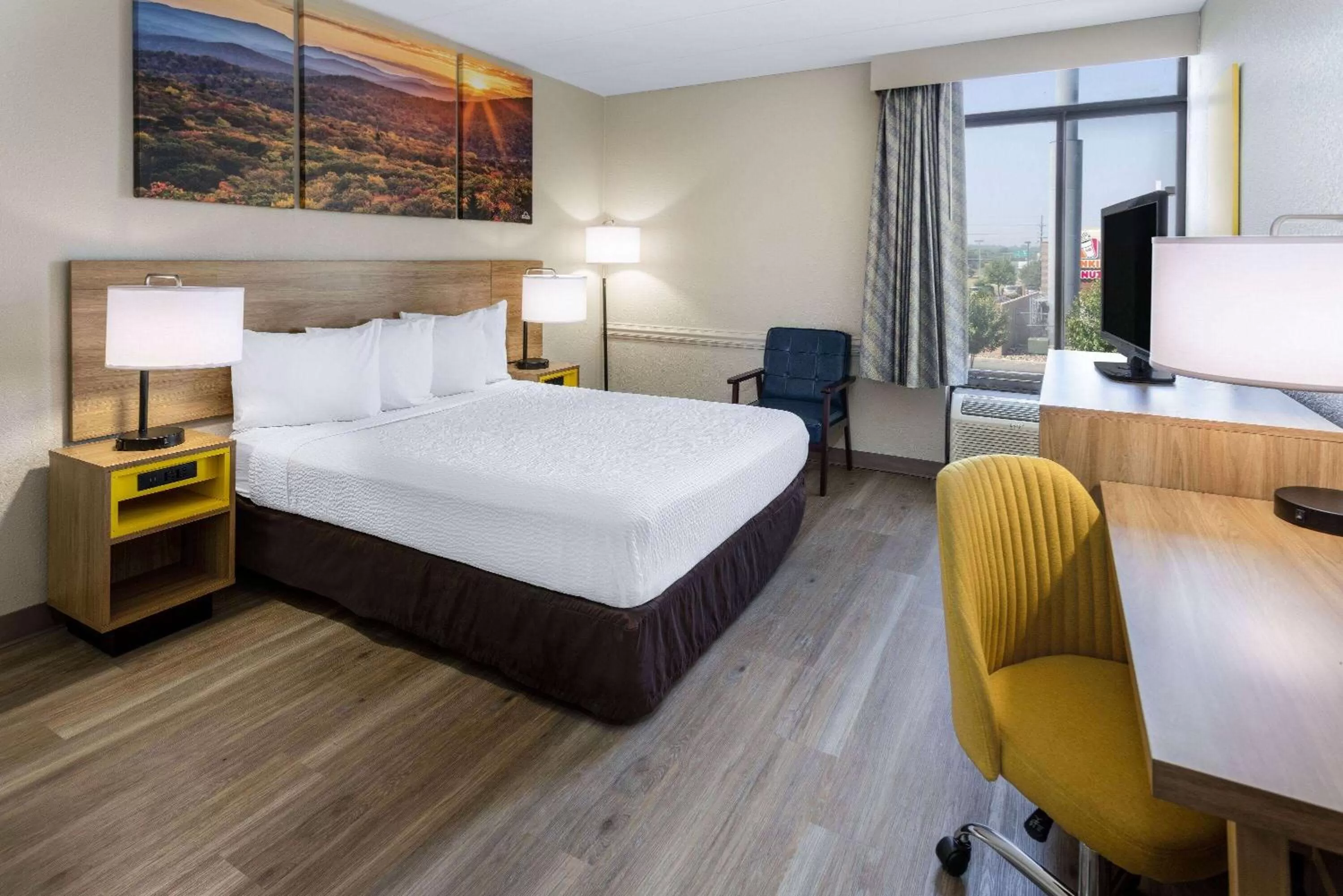 Bed in Days Inn by Wyndham Winchester