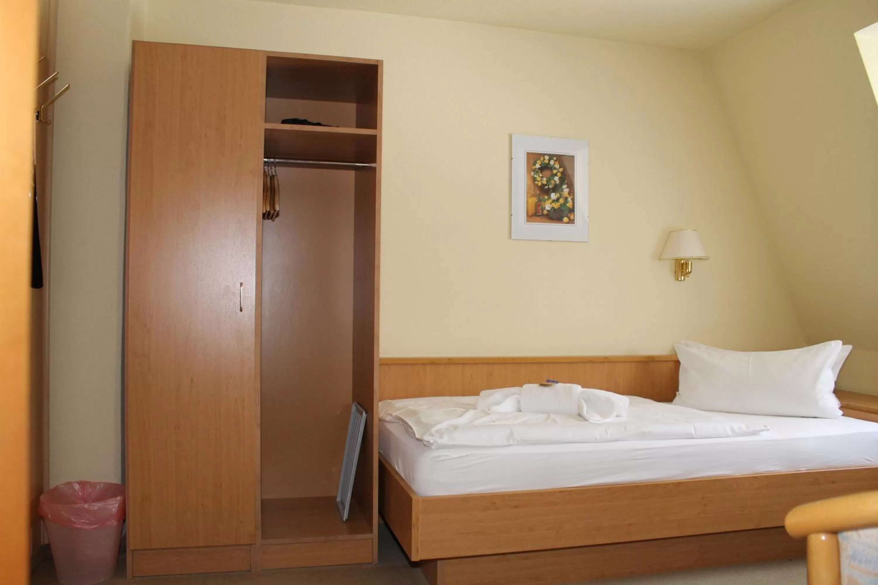 Photo of the whole room, Bed in Hotel am Berg Oybin garni