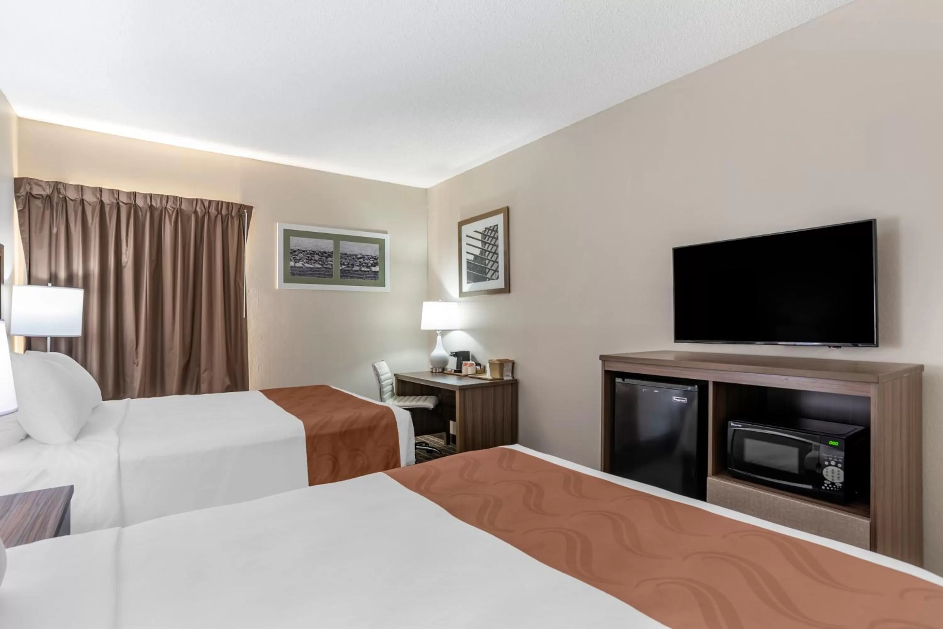 TV and multimedia, Bed in Quality Inn Moultrie