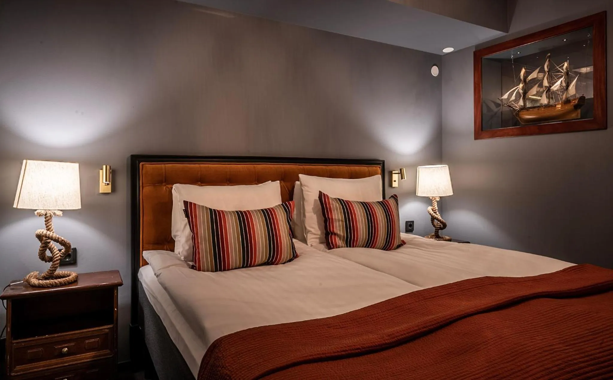 Bedroom, Bed in Lord Nelson Hotel