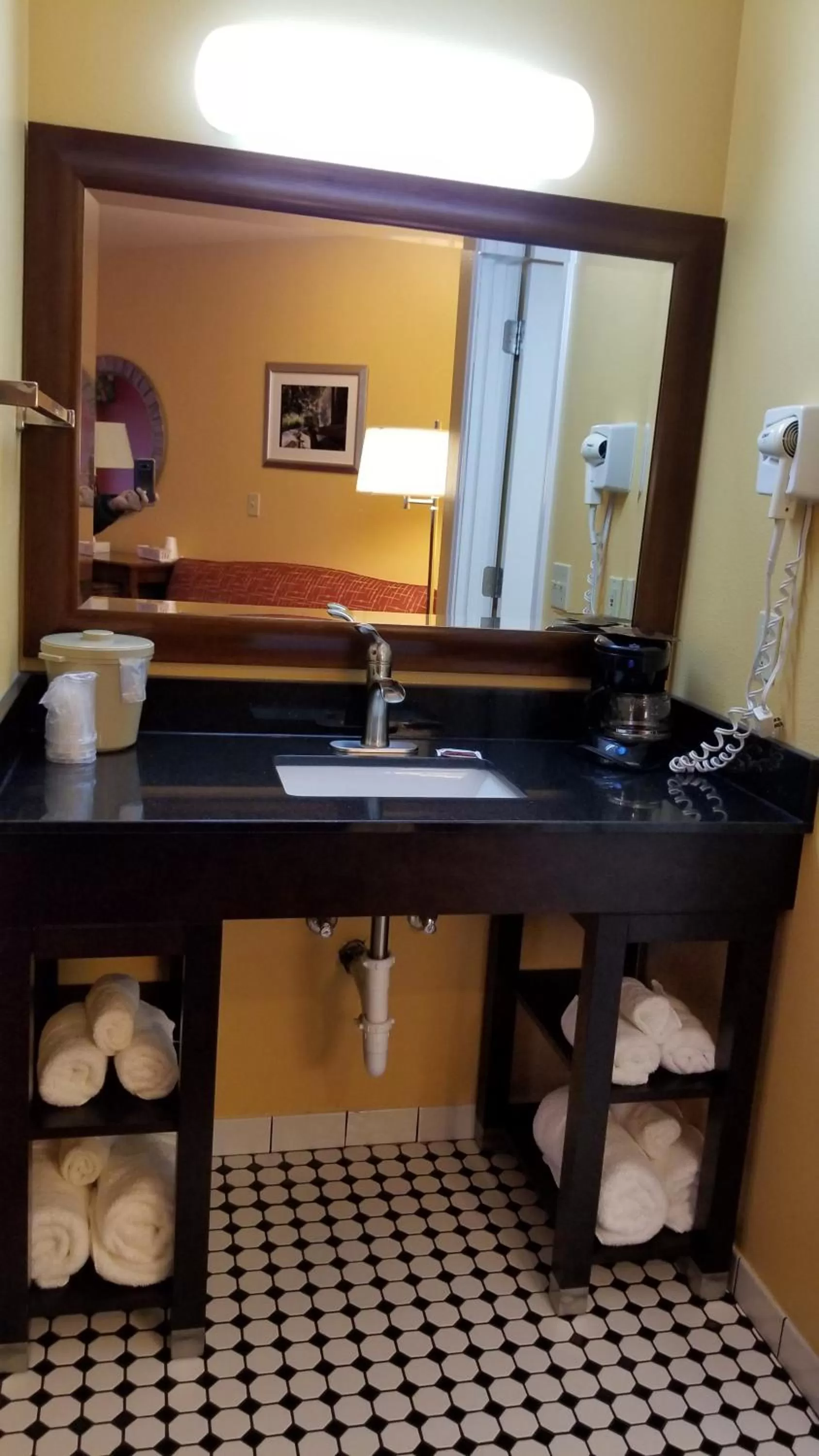 Bathroom in Dew Drop Inn