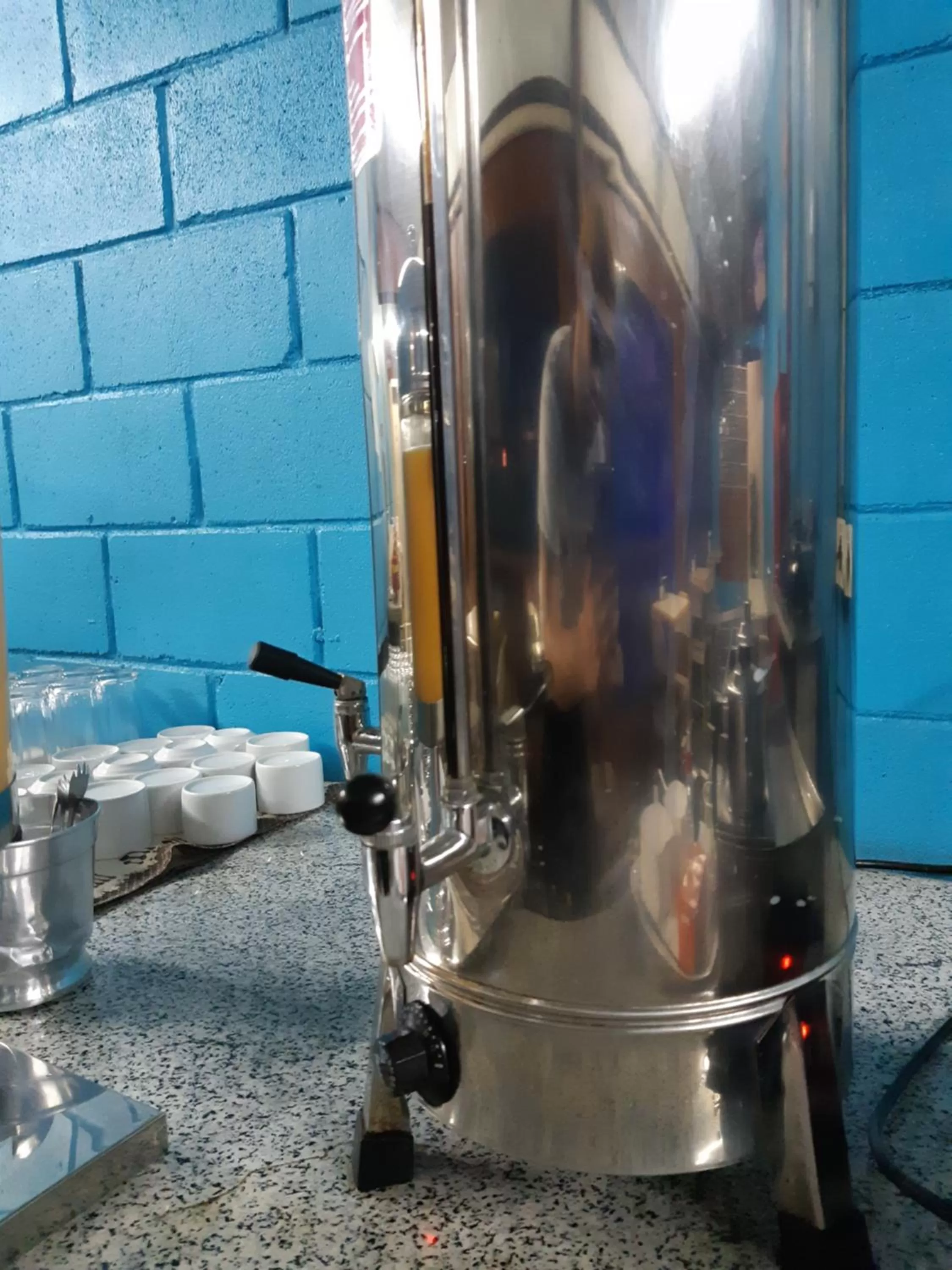 Coffee/tea facilities in Cumbipar King Hotel