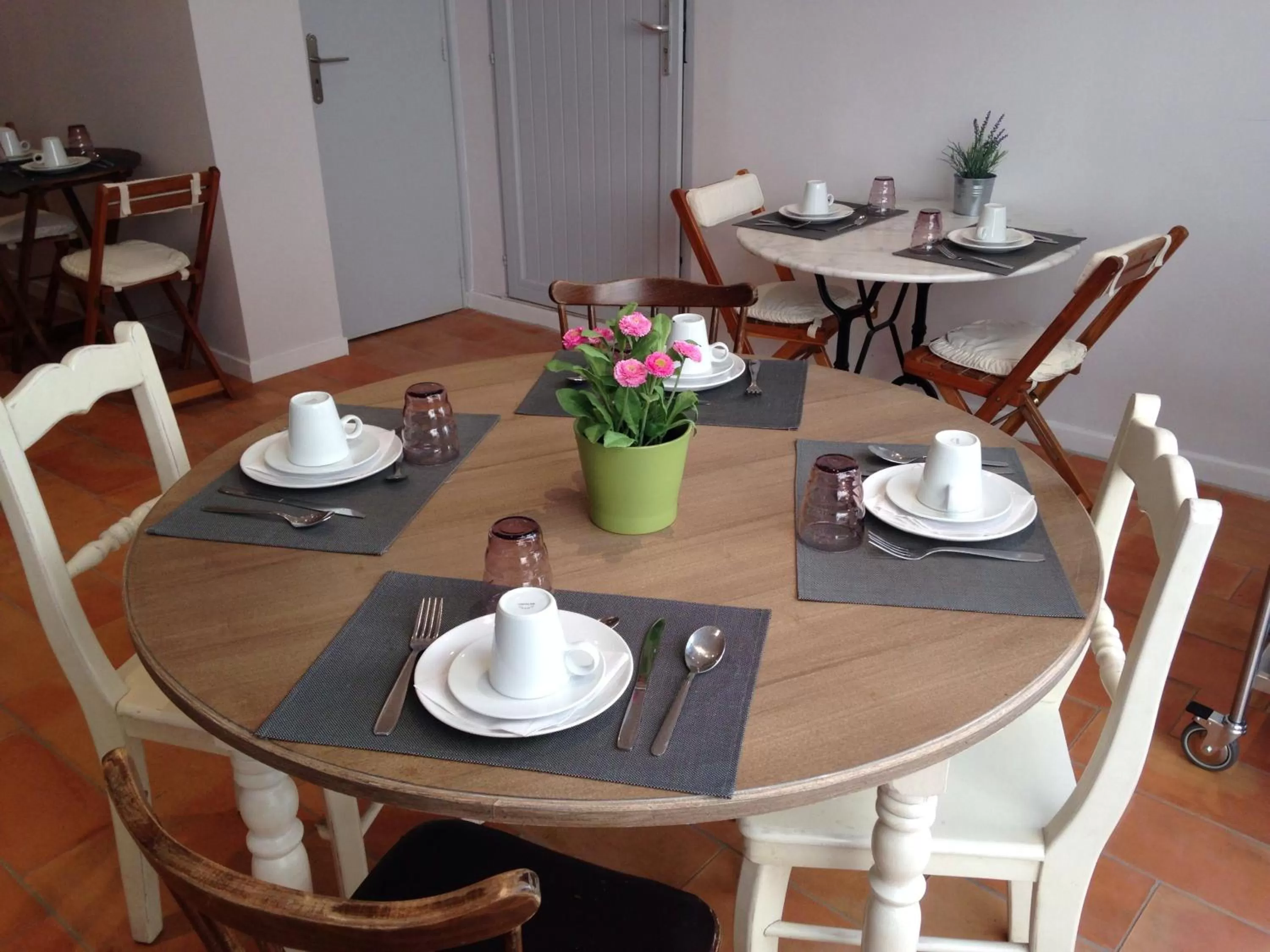 Buffet breakfast in Hôtel Central