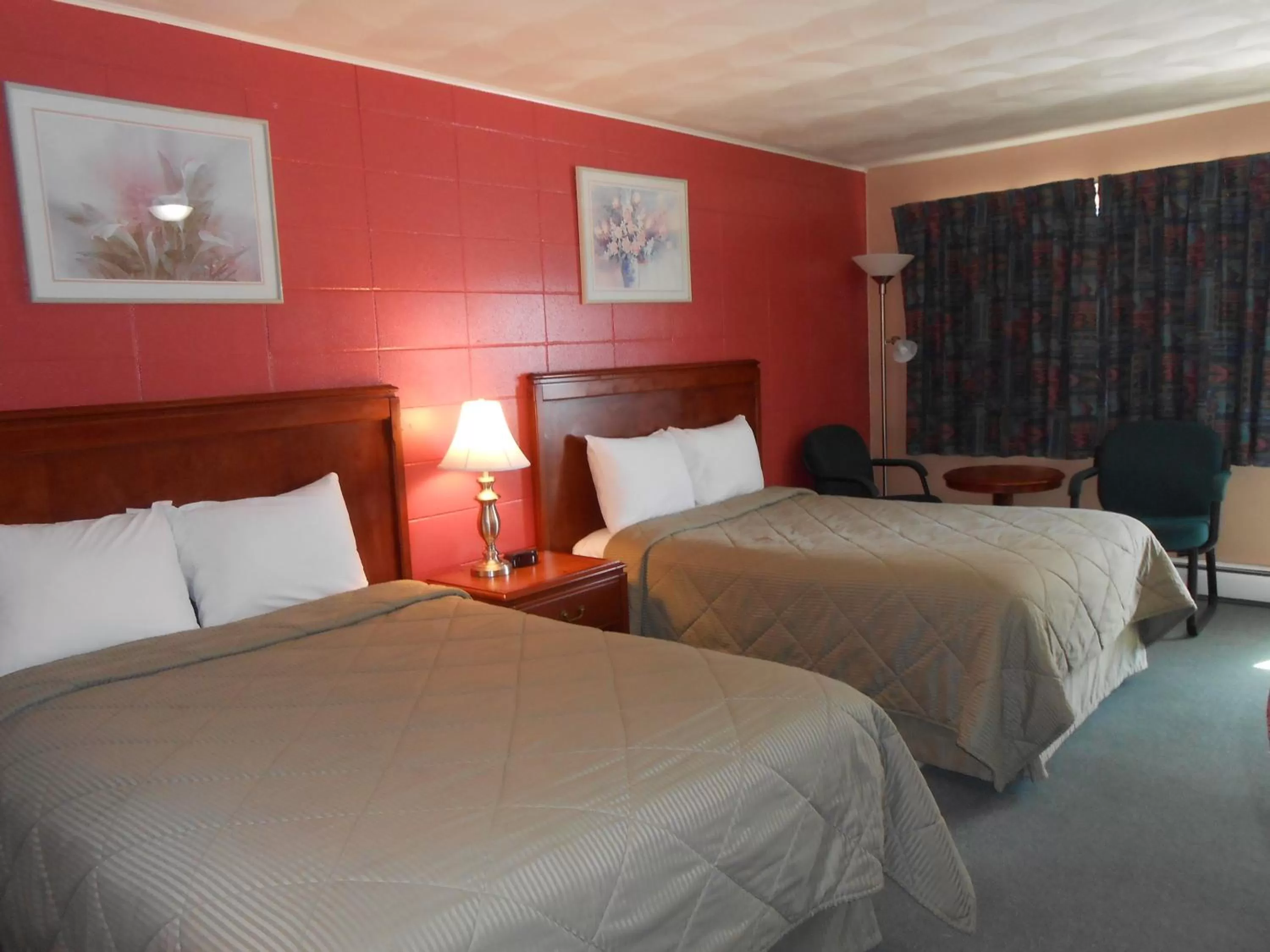 Bedroom, Bed in Aquarius Motel