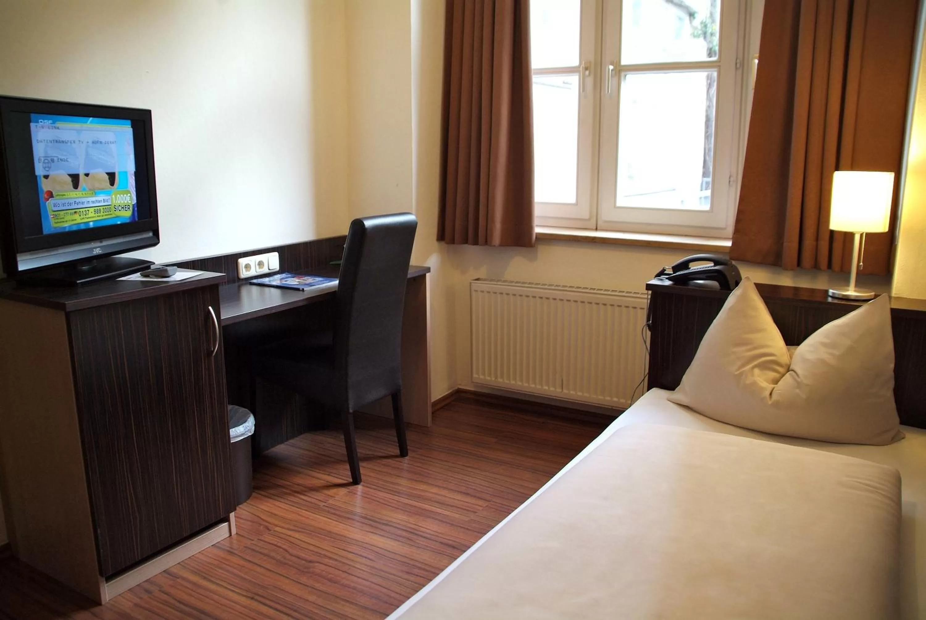 Photo of the whole room, Bed in Arthotel Munich