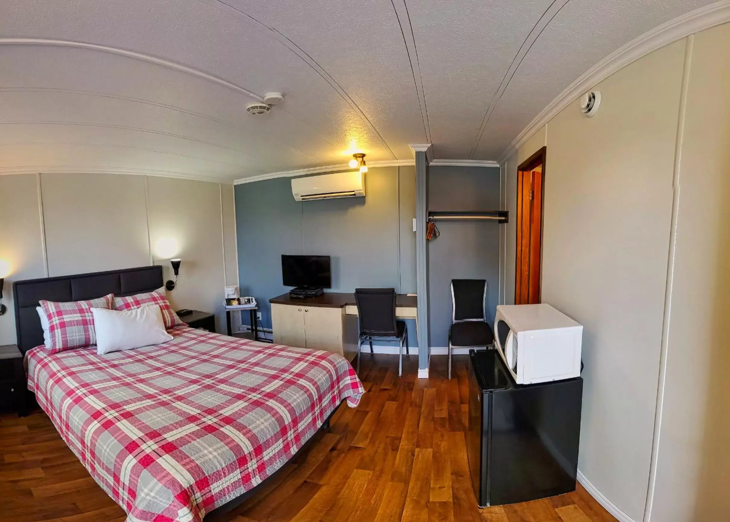 Double Room in Motel Au Vieux Frontenac Double Room in Motel Au Vieux Frontenac