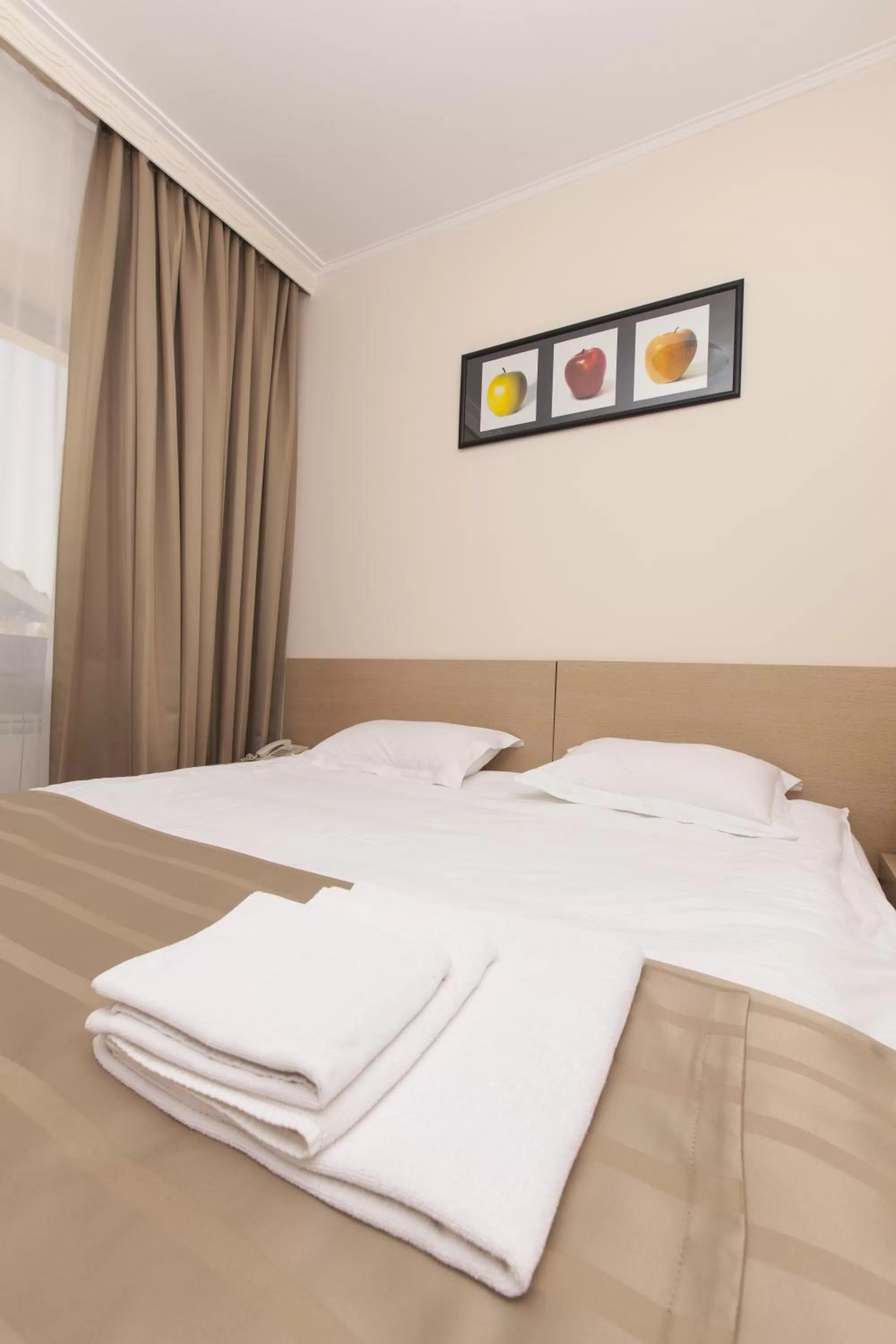 Bedroom, Bed in Alma