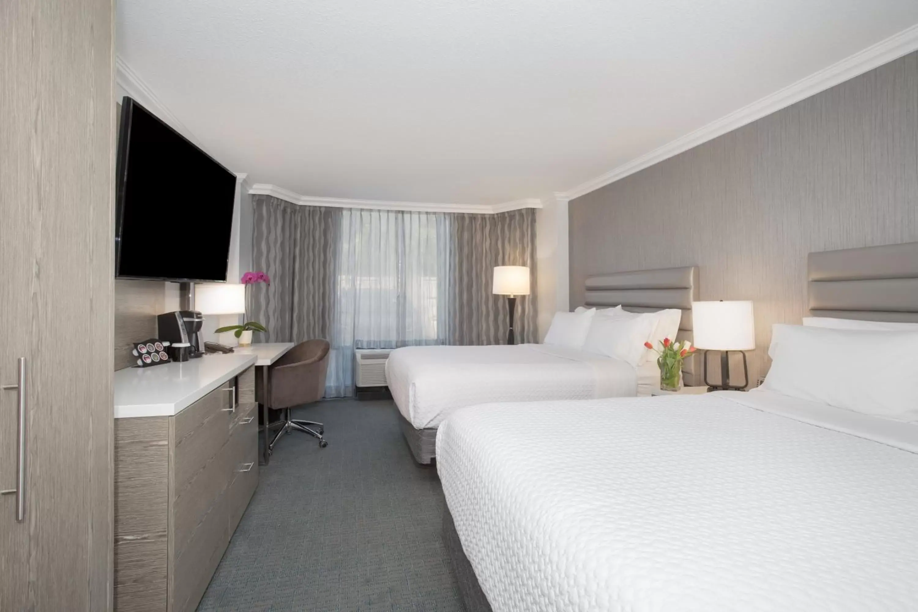 Standard Room with Two Queen Beds - Communications Accessible Tub in Crowne Plaza Costa Mesa Orange County by IHG Standard Room with Two Queen Beds - Communications Accessible Tub in Crowne Plaza Costa Mesa Orange County by IHG