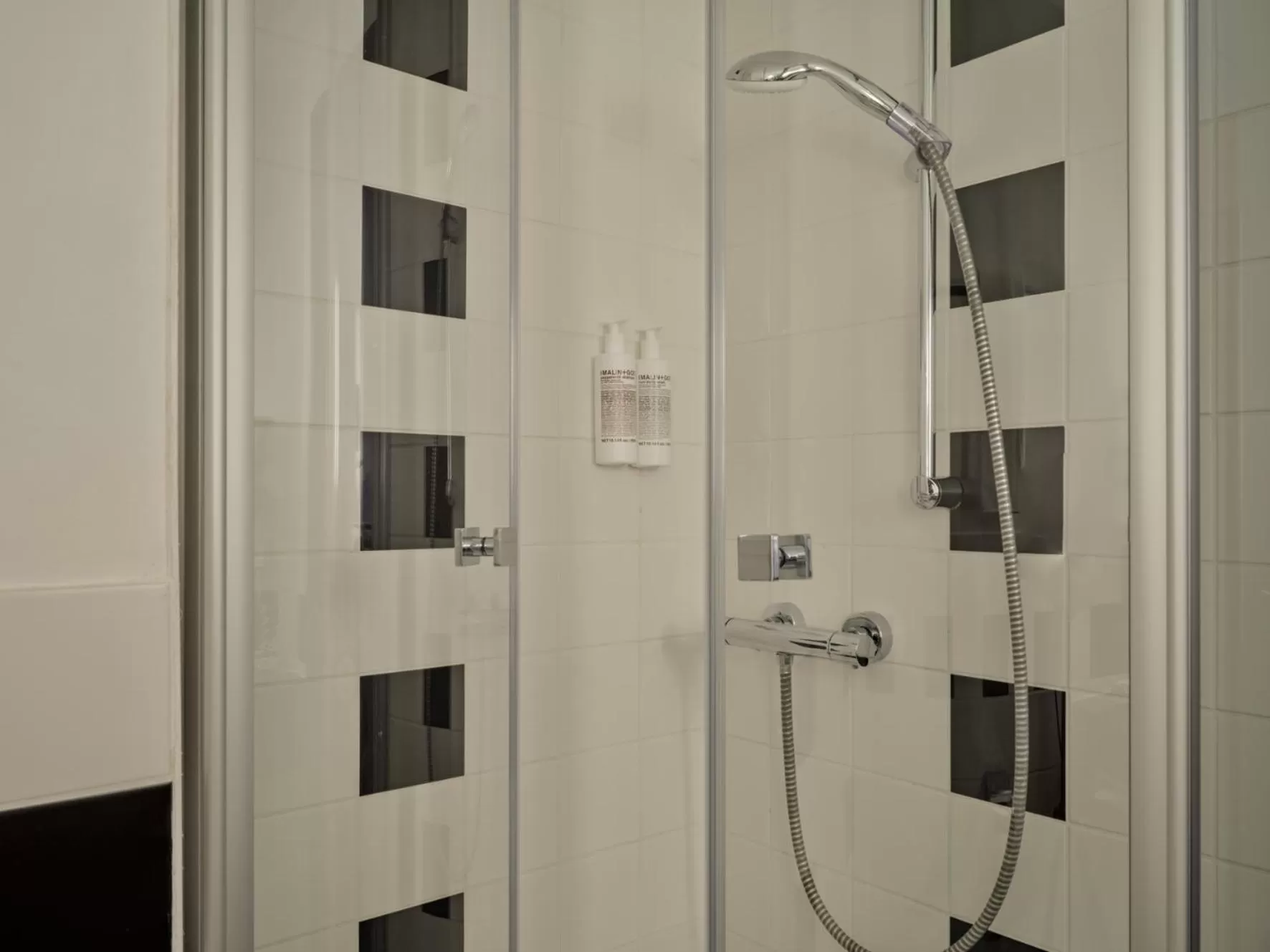 Shower in IntercityHotel Bremen