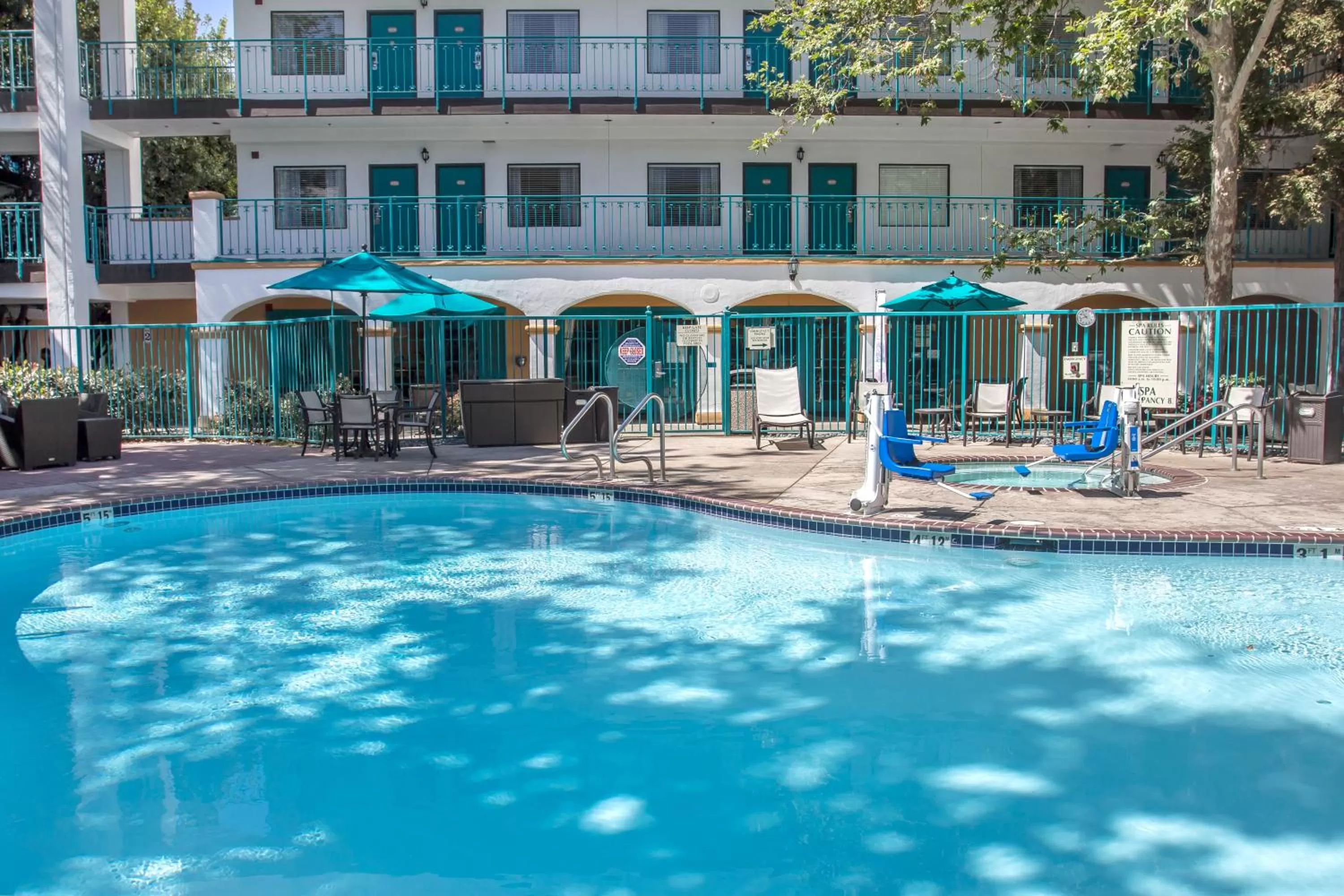 Swimming pool in Quality Suites Downtown San Luis Obispo