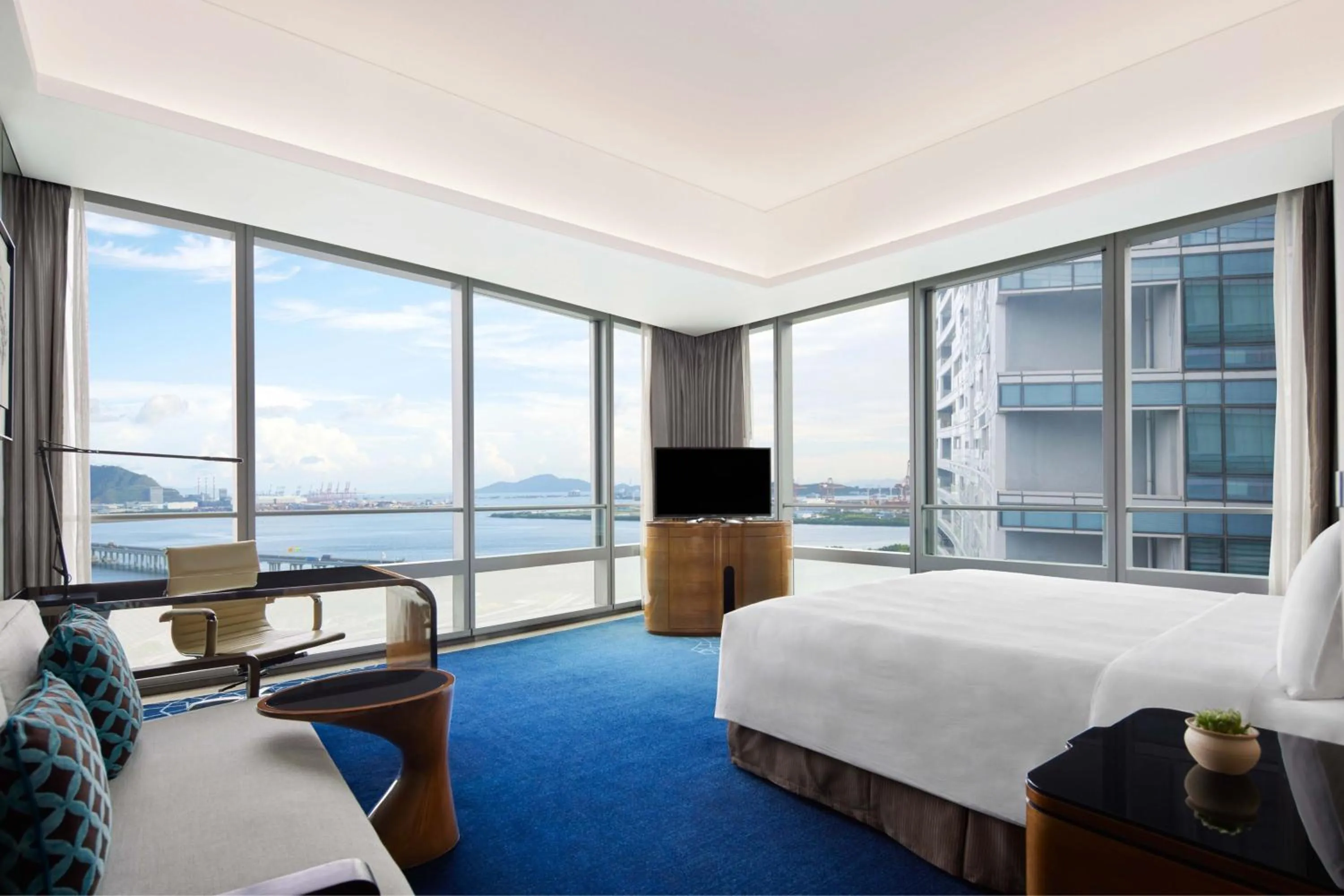 Photo of the whole room, Bed in JW Marriott Hotel Shenzhen Bao'an International Airport
