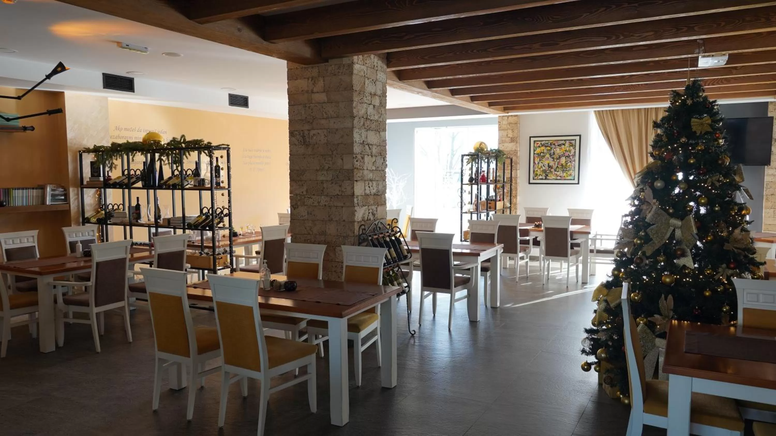 Restaurant/places to eat in Hotel Serdar