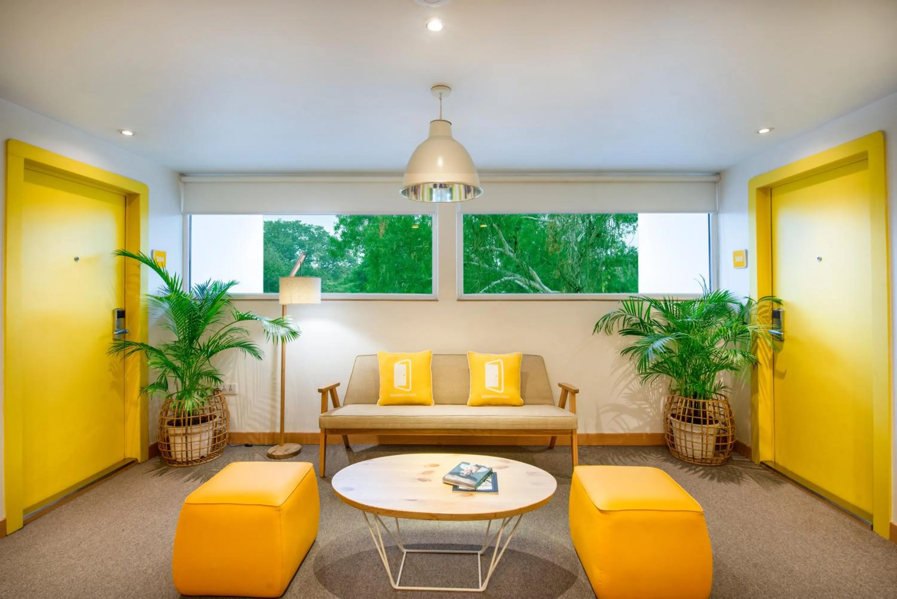 Lounge or bar in bloomrooms @ Janpath