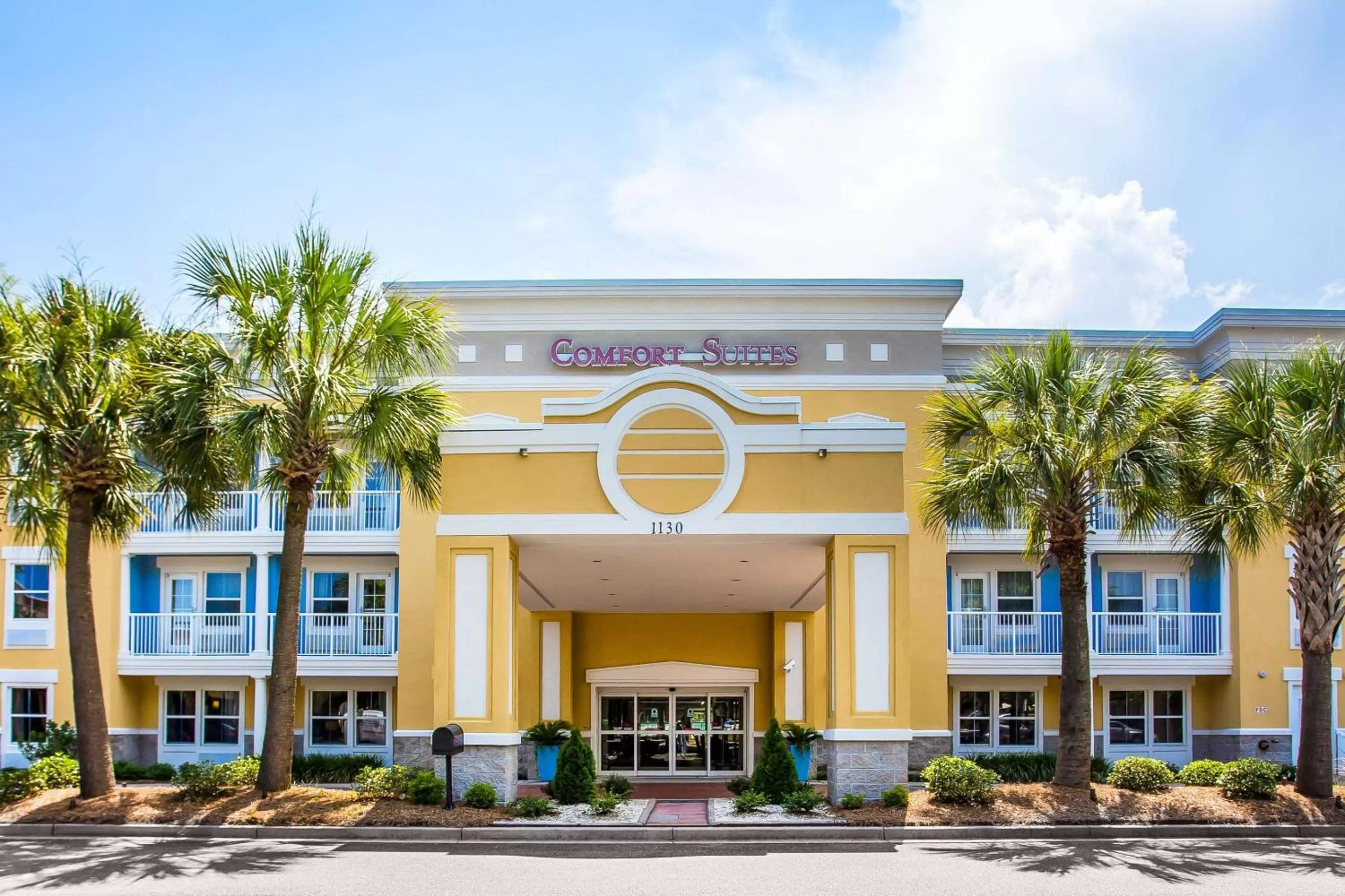 Property building in Comfort Suites at Isle of Palms Connector