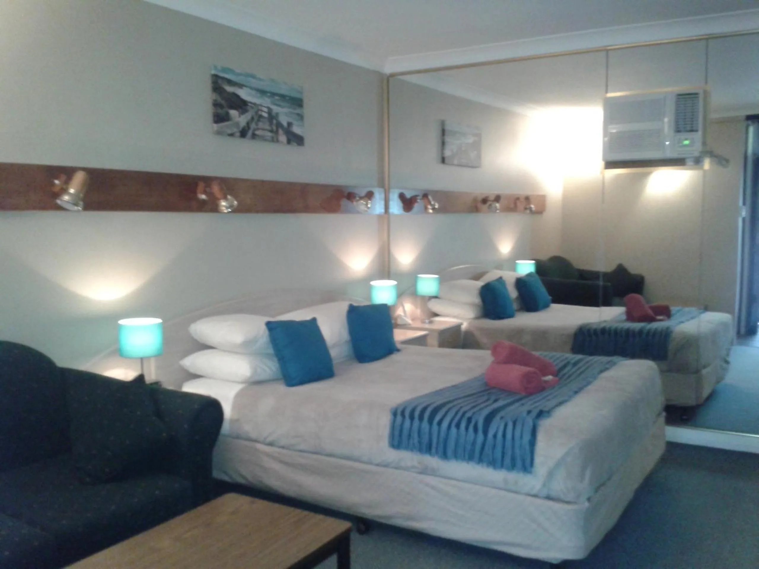 Photo of the whole room, Bed in Elsinor Motor Lodge