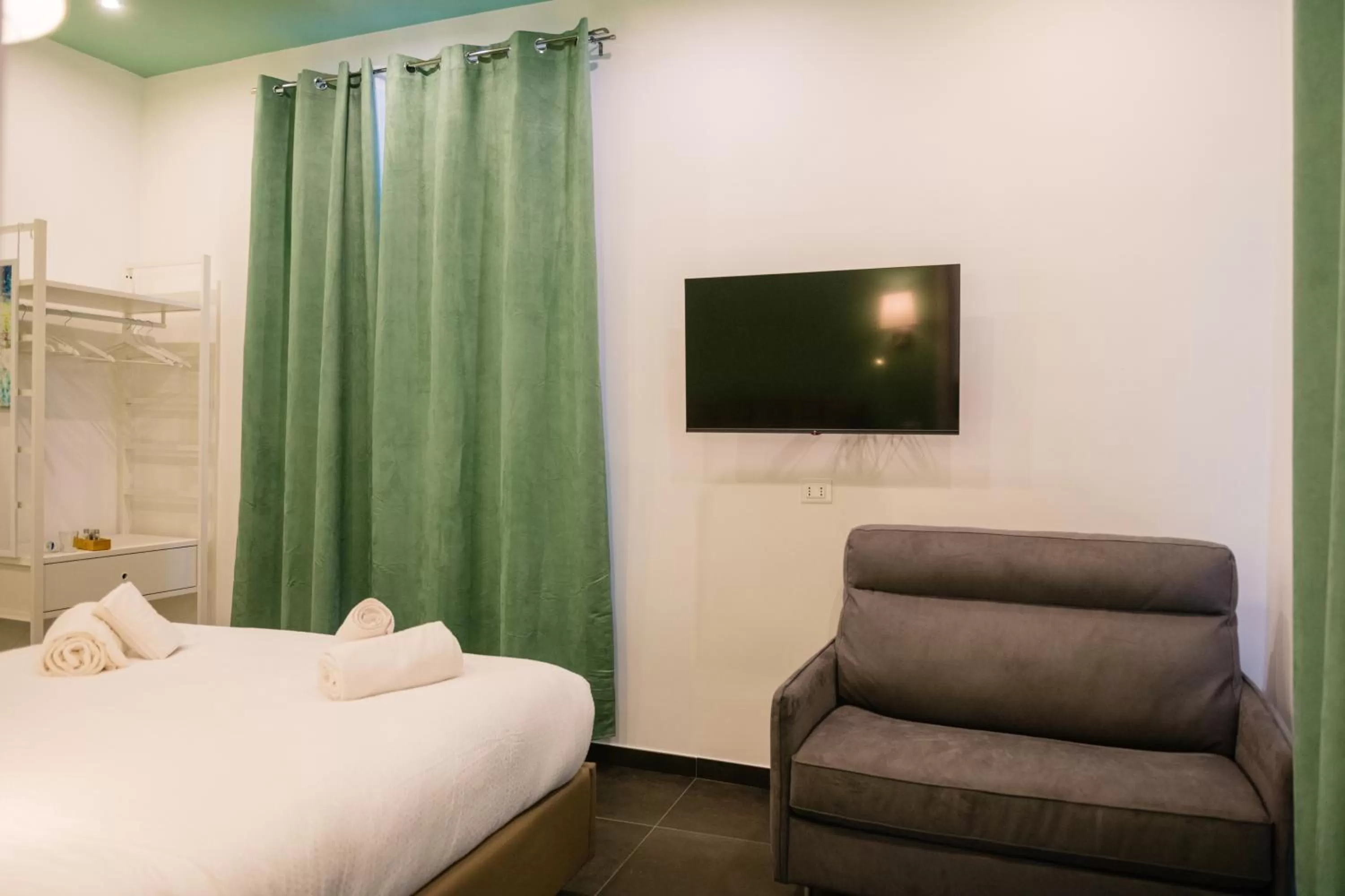 Bedroom, TV/Entertainment Center in Le Porte di Partenope