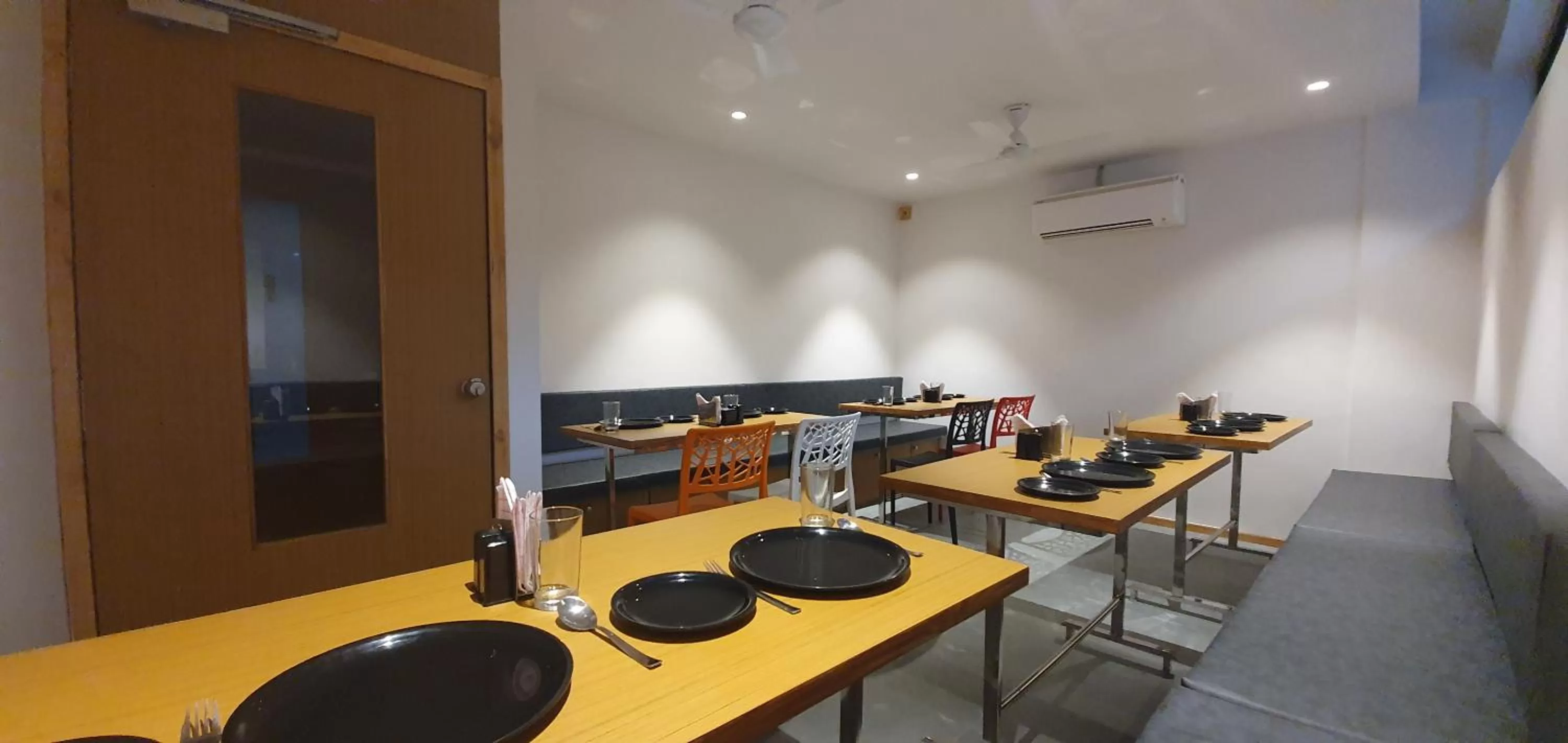 Restaurant/places to eat in Hotel Nova Boutique